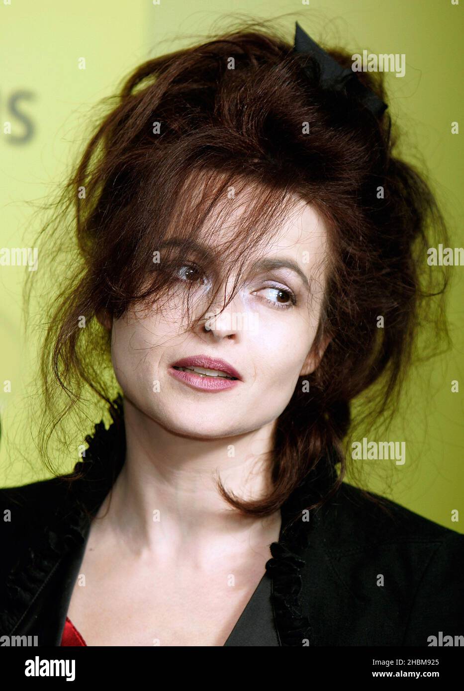 Helena Bonham Carter kommt zu den Music Industry Awards 2010 im Grosvenor House Hotel in London an. Stockfoto