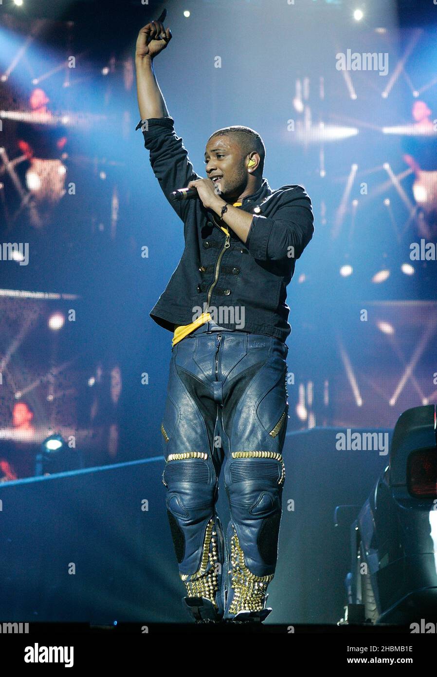 JB Jonathan Gill von JLS tritt auf der Bühne der 02 Arena in London auf. Stockfoto