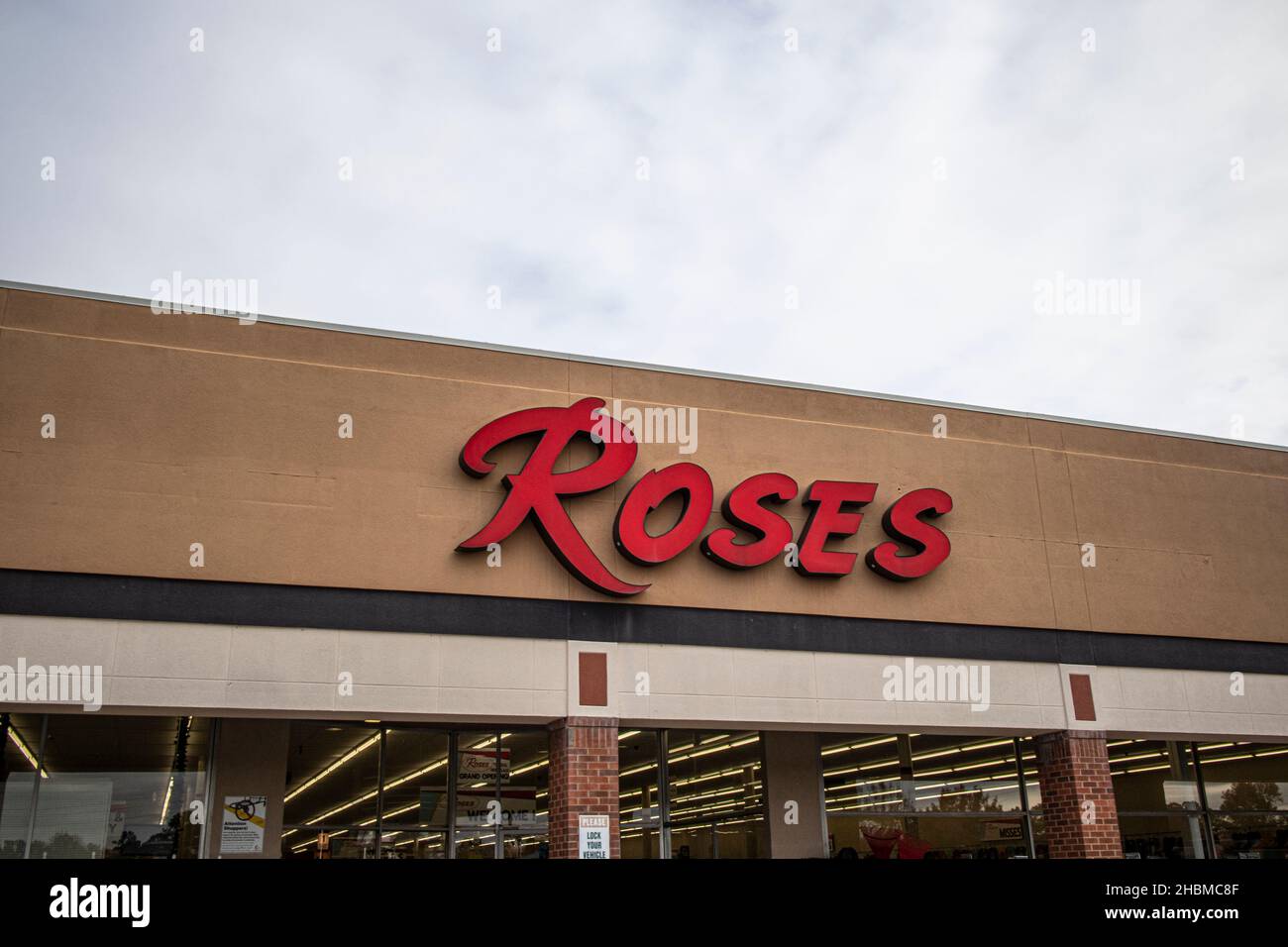 Augusta, GA USA - 12 15 20: Vintage retro Roses Einzelhandelsgeschäft Stockfoto