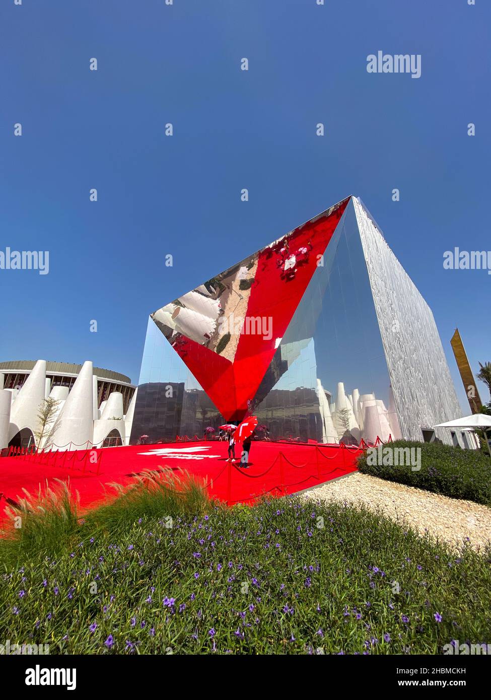 DUBAI, VEREINIGTE ARABISCHE EMIRATE - 17. Sep 2021: Schweiz Pavillon auf der Dubai Expo 2020 in Dubai, Vereinigte Arabische Emirate Stockfoto