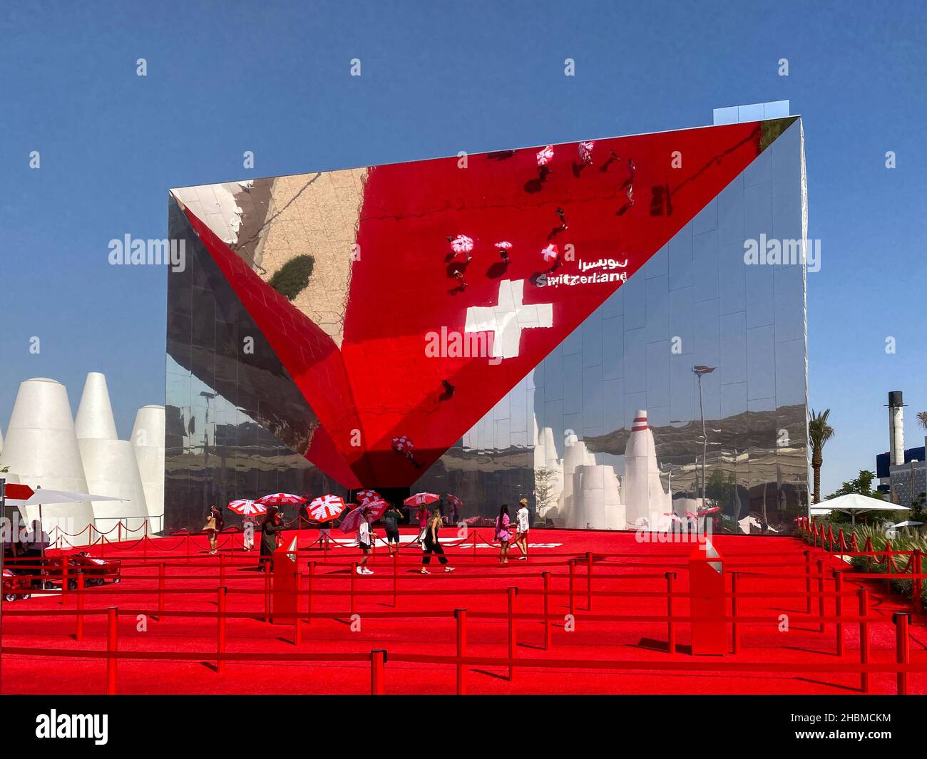 DUBAI, VEREINIGTE ARABISCHE EMIRATE - 17. Sep 2021: Schweiz Pavillon auf der Dubai Expo 2020 in Dubai, Vereinigte Arabische Emirate Stockfoto