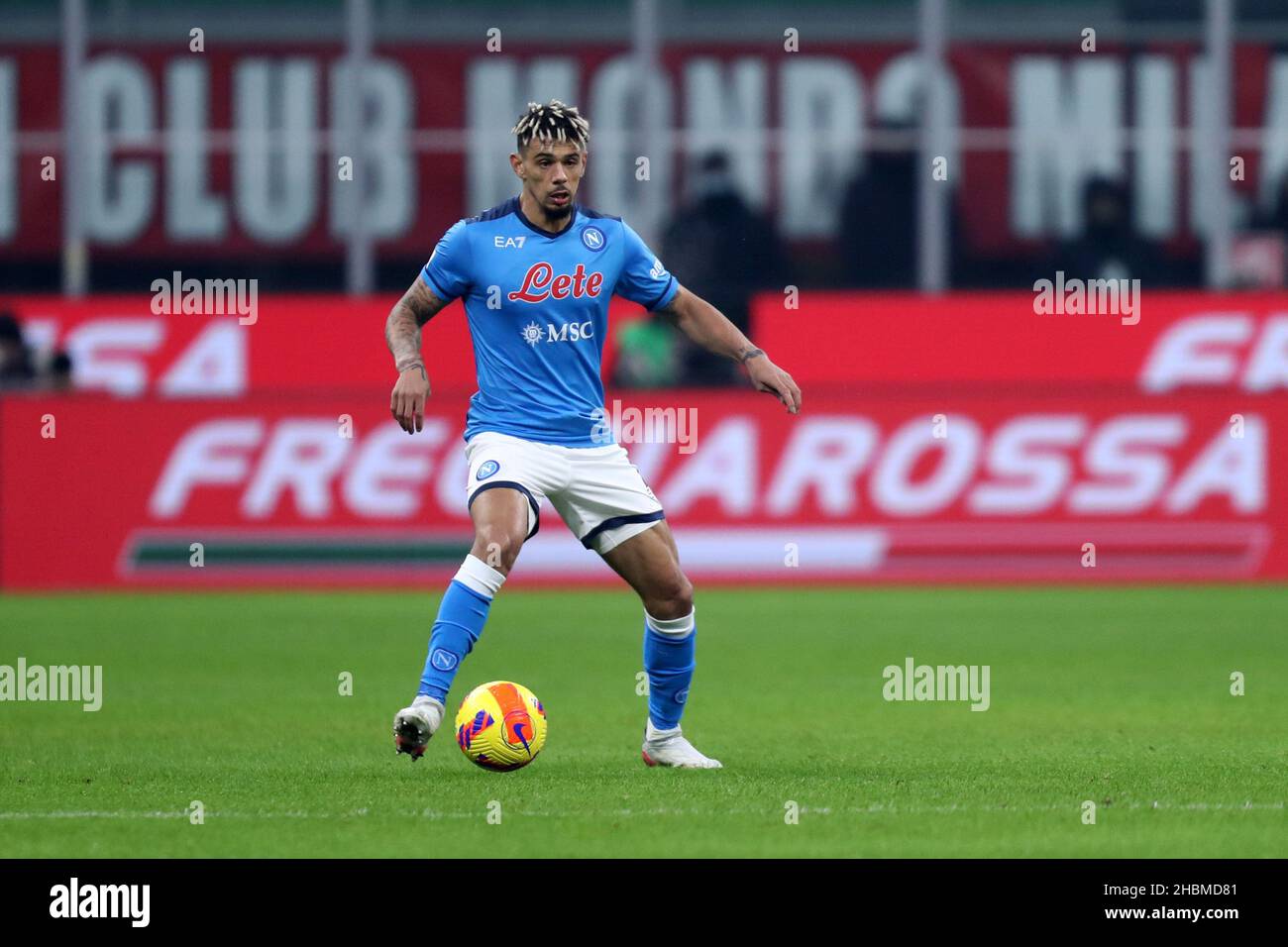 Kevin Malcuit von SSC Napoli in Aktion während der Serie Ein Spiel zwischen AC Mailand und SSC Napoli im Stadio Giuseppe Meazza am 19. Dezember 2021 in Mailand, Italien. Stockfoto