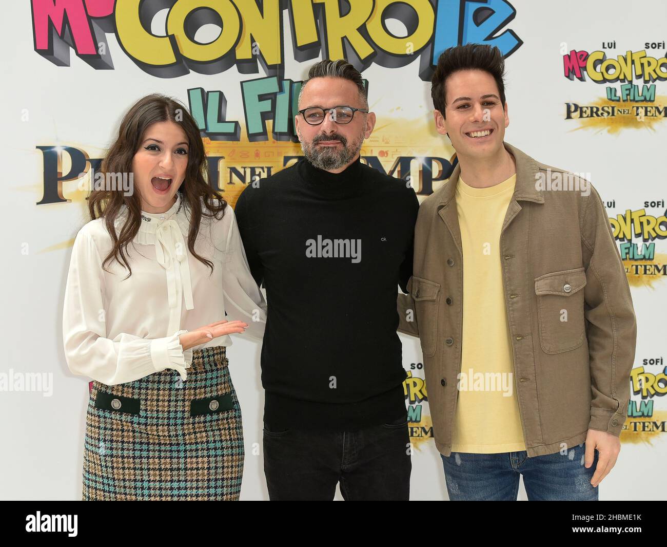 Italien, Rom, 20. Dezember 2021 : Fotokall des Films 'Me contro te il Film 3 - Persi nel Tempo' im Bild: Sofia Scalia, der Regisseur Luigi Liuzzi und Luigi Calagna Foto © Fabio Mazzarella/Sintesi/Alamy Live News Stockfoto