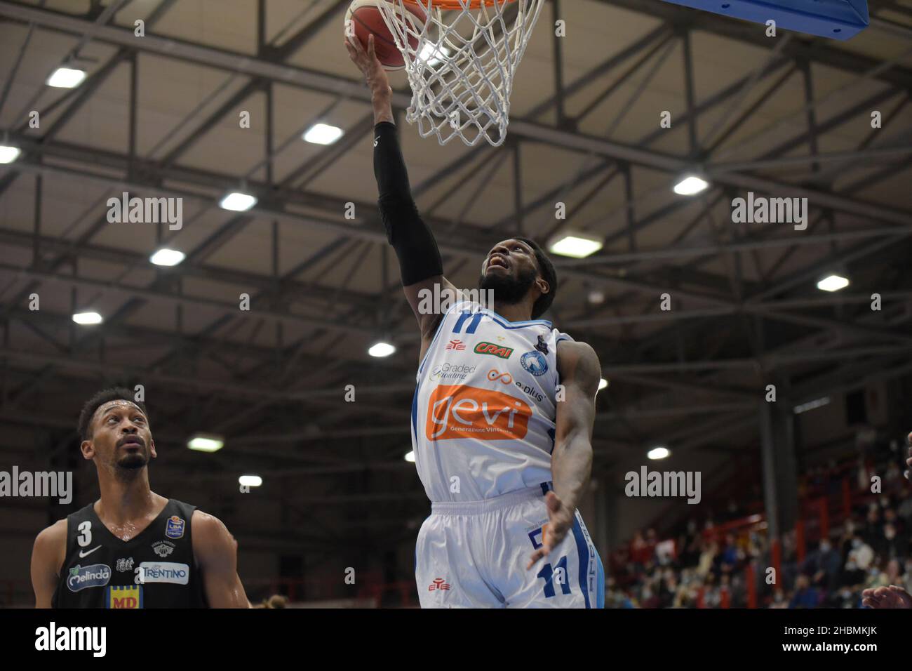 (12/19/2021) die GeVi verliert gegen Trento 72-81. Die Männer von Lele Molin kommen am PalaBarbuto vorbei. (Foto von Massimo Solimene/Pacific Press/Sipa USA) Stockfoto
