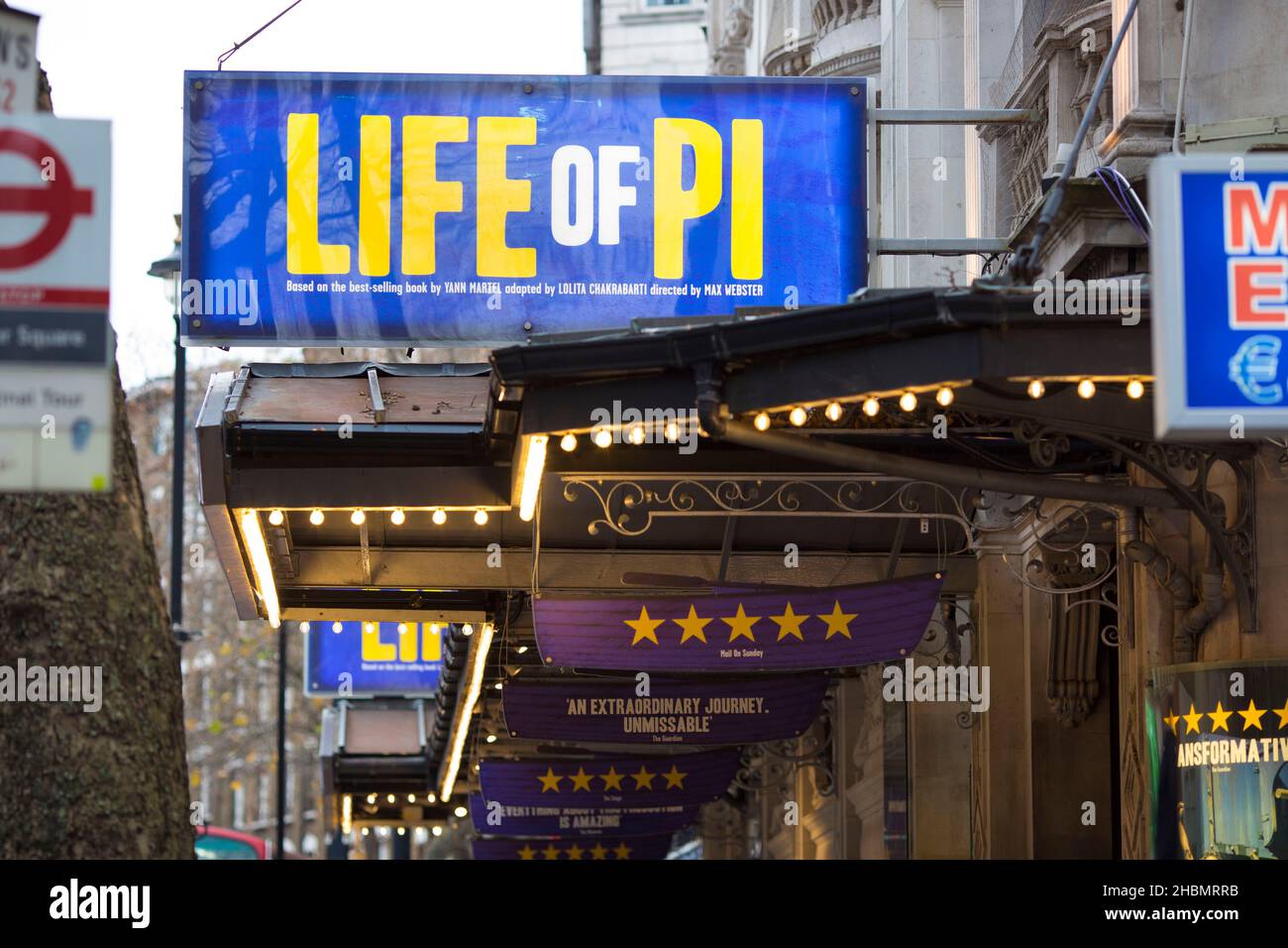 Ein Logo des Life of Pi ist im Wyndham’s Theatre zu sehen. Stockfoto