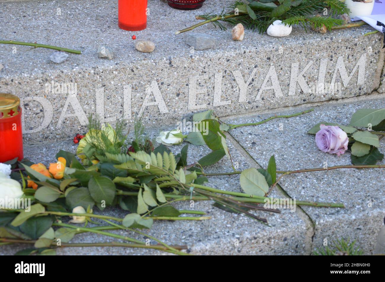 Gedenkstätte für die 13 Opfer des islamischen Terroranschlags am Breitscheidplatz in Berlin, 20. Dezember 2021. Stockfoto