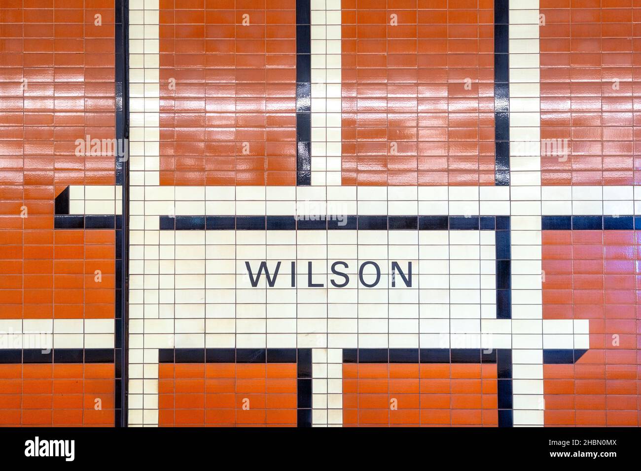 Urbane Kunstdekoration im Inneren der U-Bahn-Station Wilson. 20. Dezember 2021 Stockfoto