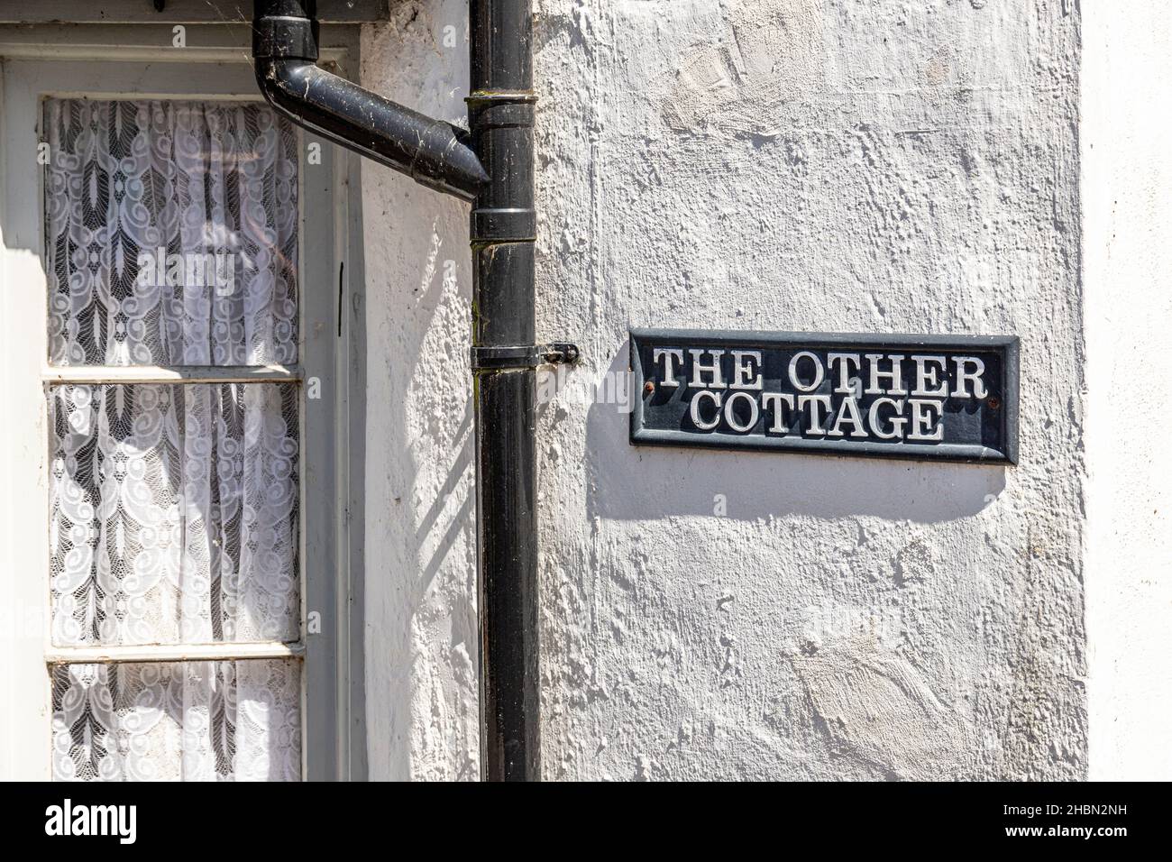The Other Cottage - ein ungewöhnlicher Hausname im Exmoor Dorf Porlock, Somerset UK Stockfoto