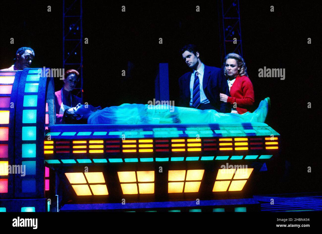 l-r: Paul Keating (Tommy), Kim Wilde (Mrs Walker), Alistair Robbins (Captain Walker) in TOMMY at the Shaftesbury Theatre, London WC1 20/02/1996 Musik und Texte: Pete Townshend Buch: Pete Townshend & des McAnuff Bühnenbild: John Arnone Kostüme: David C Woolard Beleuchtung: Chris Parry Choreographie: Wayne Cilento Regie: Des McAnuff Stockfoto