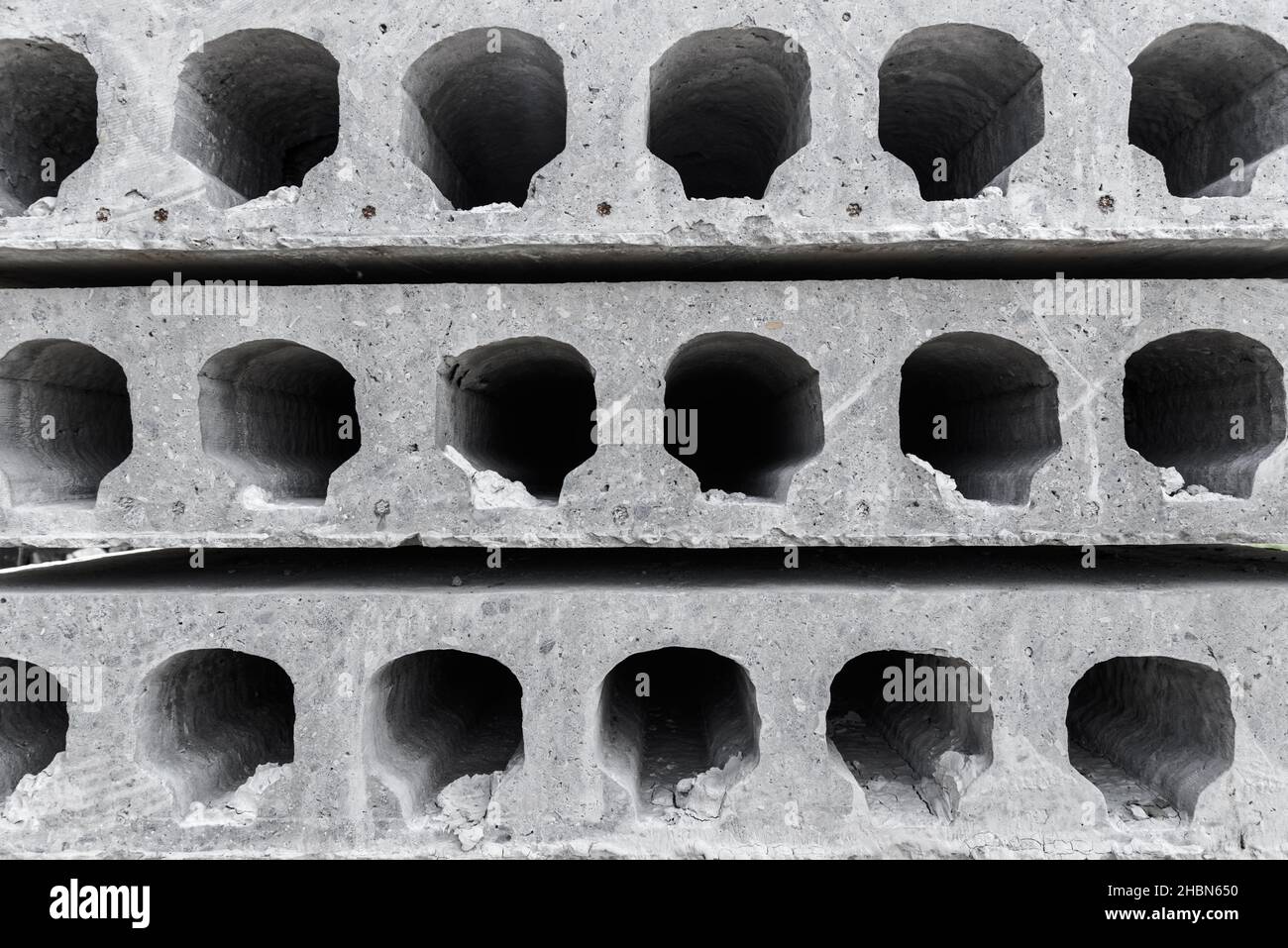 Betonplatten aus der Nähe. Stockfoto