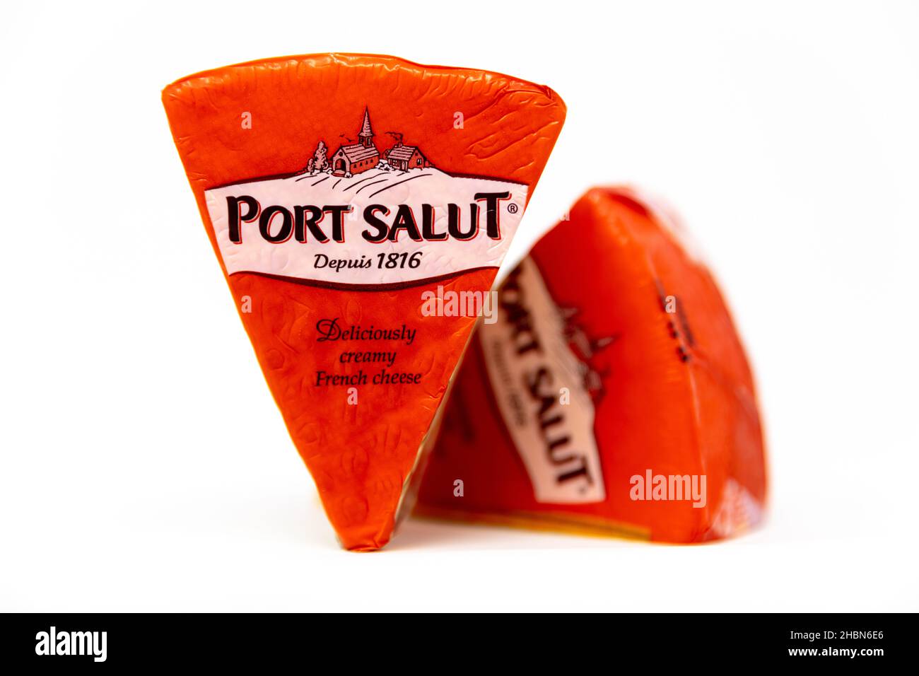 Port Salut Französischer Käse auf weißem Hintergrund Stockfoto
