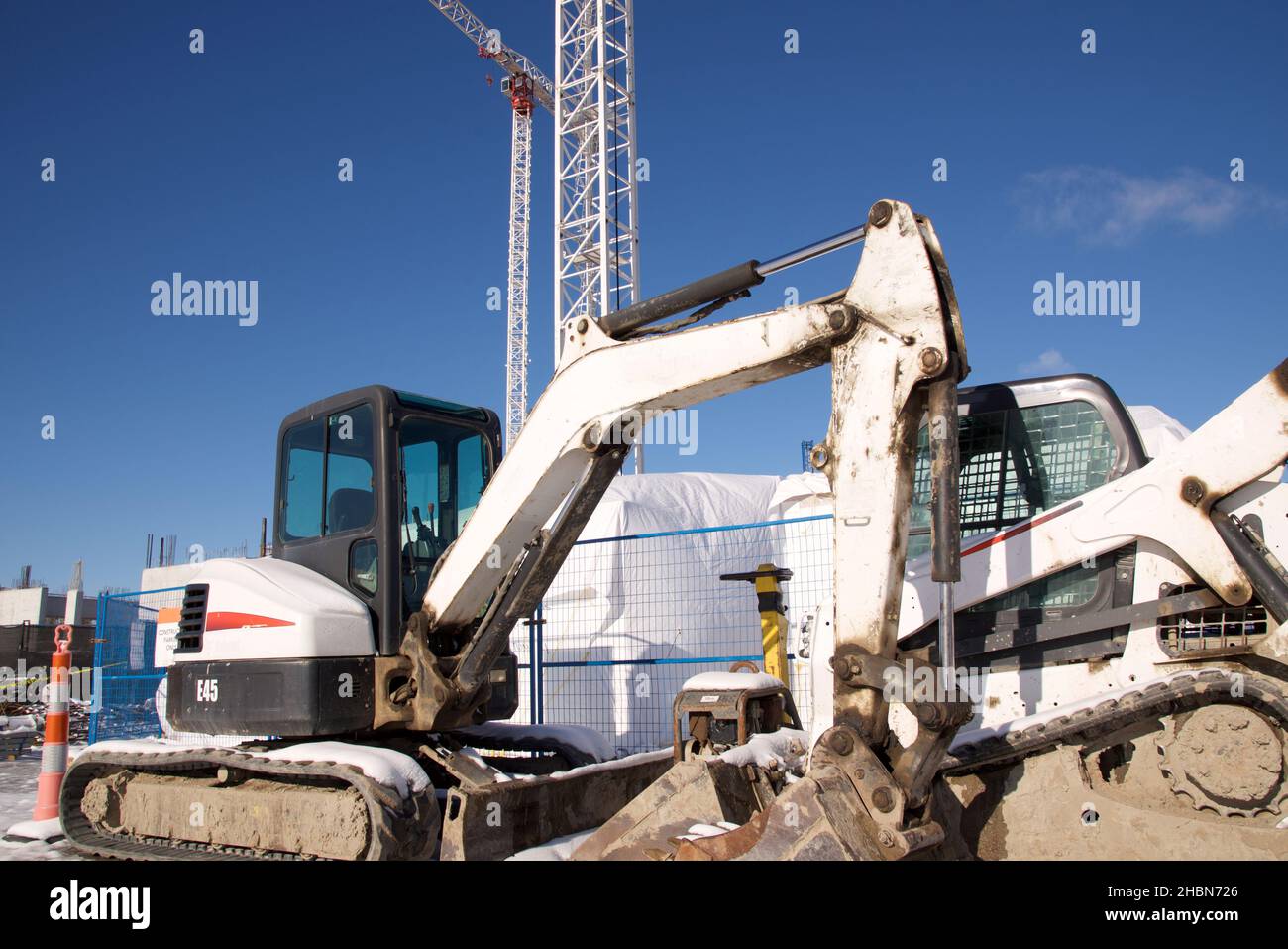 Bulldozer auf der Baustelle in der Innenstadt. Stockfoto