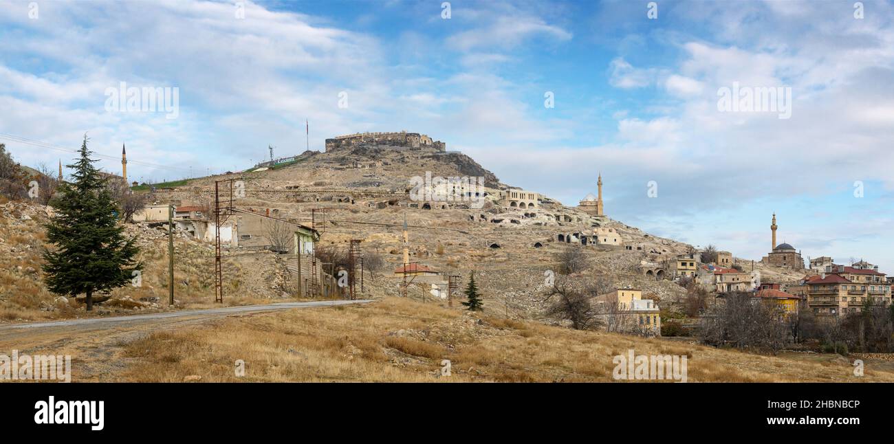 Burg Nevsehir und unterirdische Felsstadt Kayasehir in Nevsehir, Türkei Stockfoto