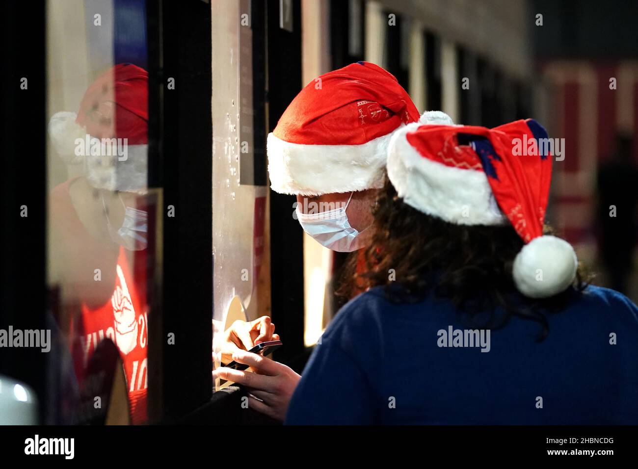 Eine allgemeine Ansicht der Fans während des sechsten Tages der William Hill World Darts Championship im Alexandra Palace, London. Bilddatum: Montag, 20. Dezember 2021. Stockfoto