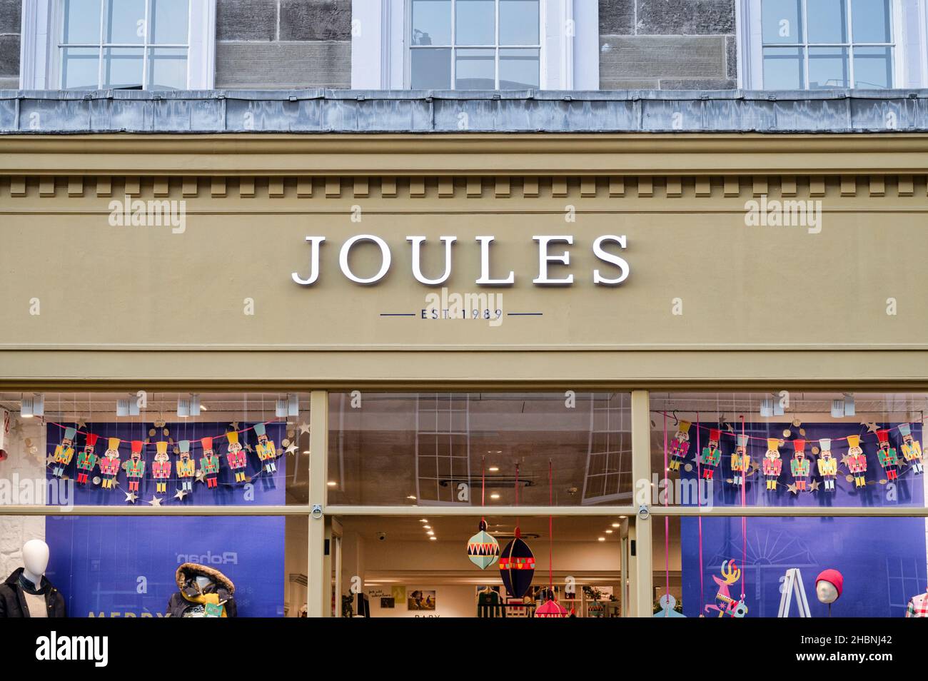 Edinburgh, Schottland - 21. November 2021: Das Schild für den Joules-Laden in Edinburgh. Stockfoto