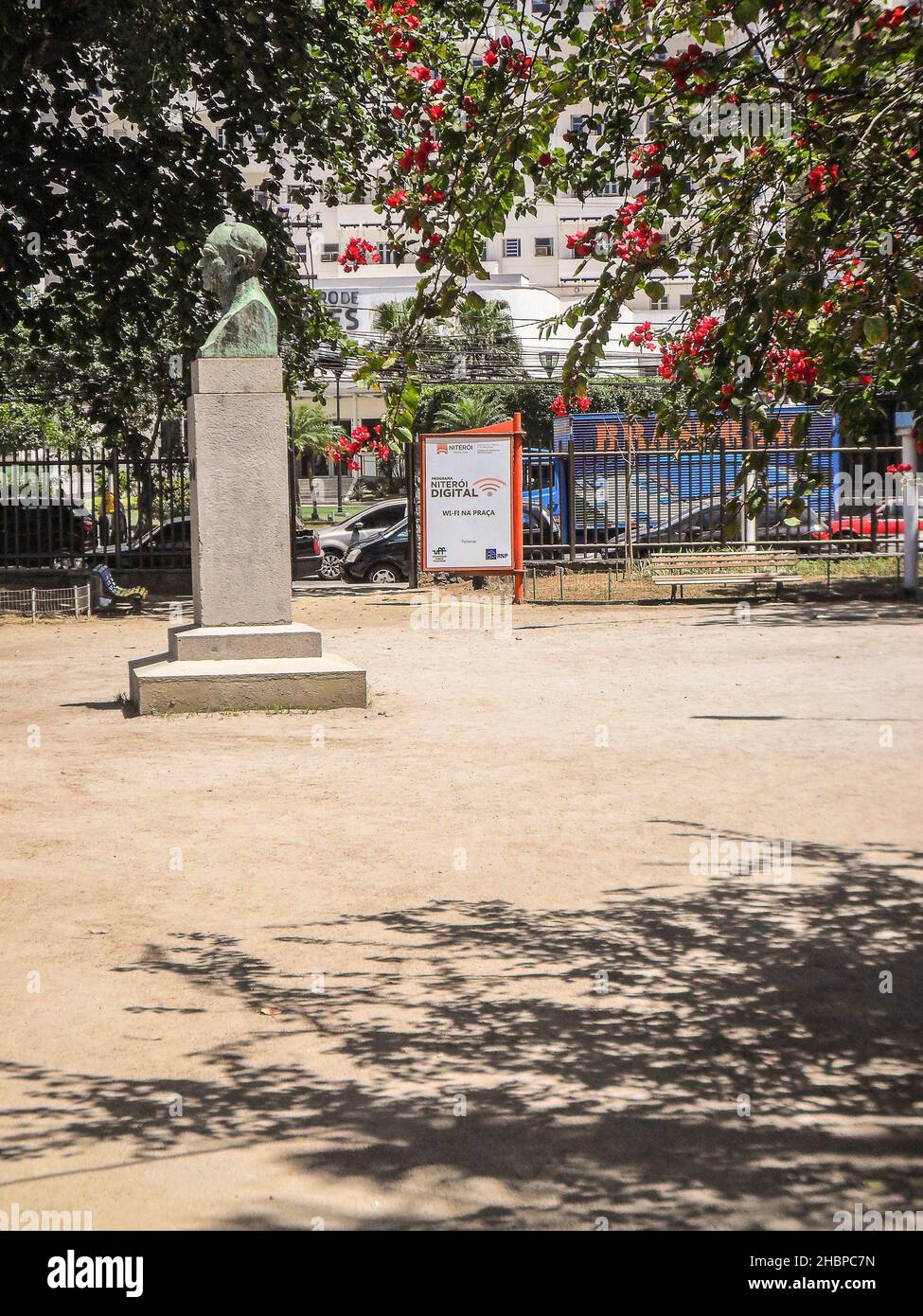 Getulio Vargas Platz in Niteroi, Rio de Janeiro, Brasilien - 01. Januar 2010: Getulio Vargas Platz in Niteroi Nachbarschaft in Rio de Janeiro, Brasilien. Stockfoto