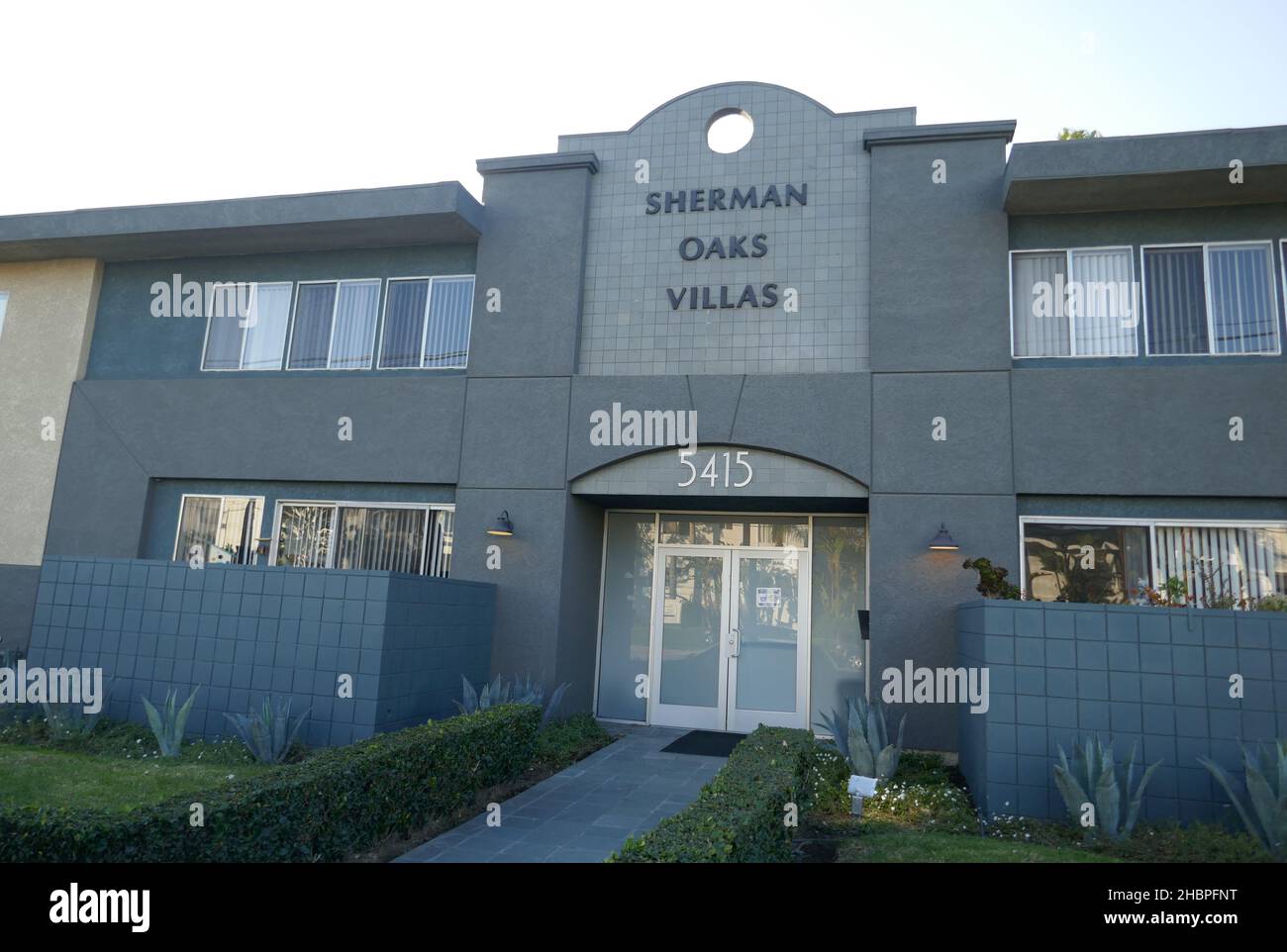 Sherman Oaks, California, USA 19th December 2021 Eine allgemeine Sicht auf die Atmosphäre von Carl 'Alfalfa', dem ehemaligen Zuhause/Apartment von Schweitzer am 5415. Dezember 2021 in Sherman Oaks, Kalifornien, USA, am 19 Sepulveda Blvd. Foto von Barry King/Alamy Stockfoto Stockfoto