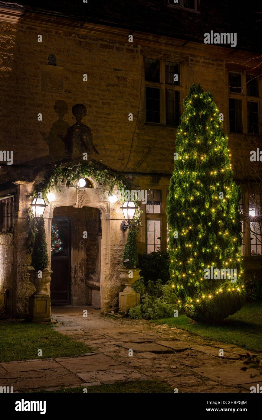 Das Dial House Hotel an einem weihnachtsabend. Bourton on the Water, Cotswolds, Gloucestershire, England Stockfoto