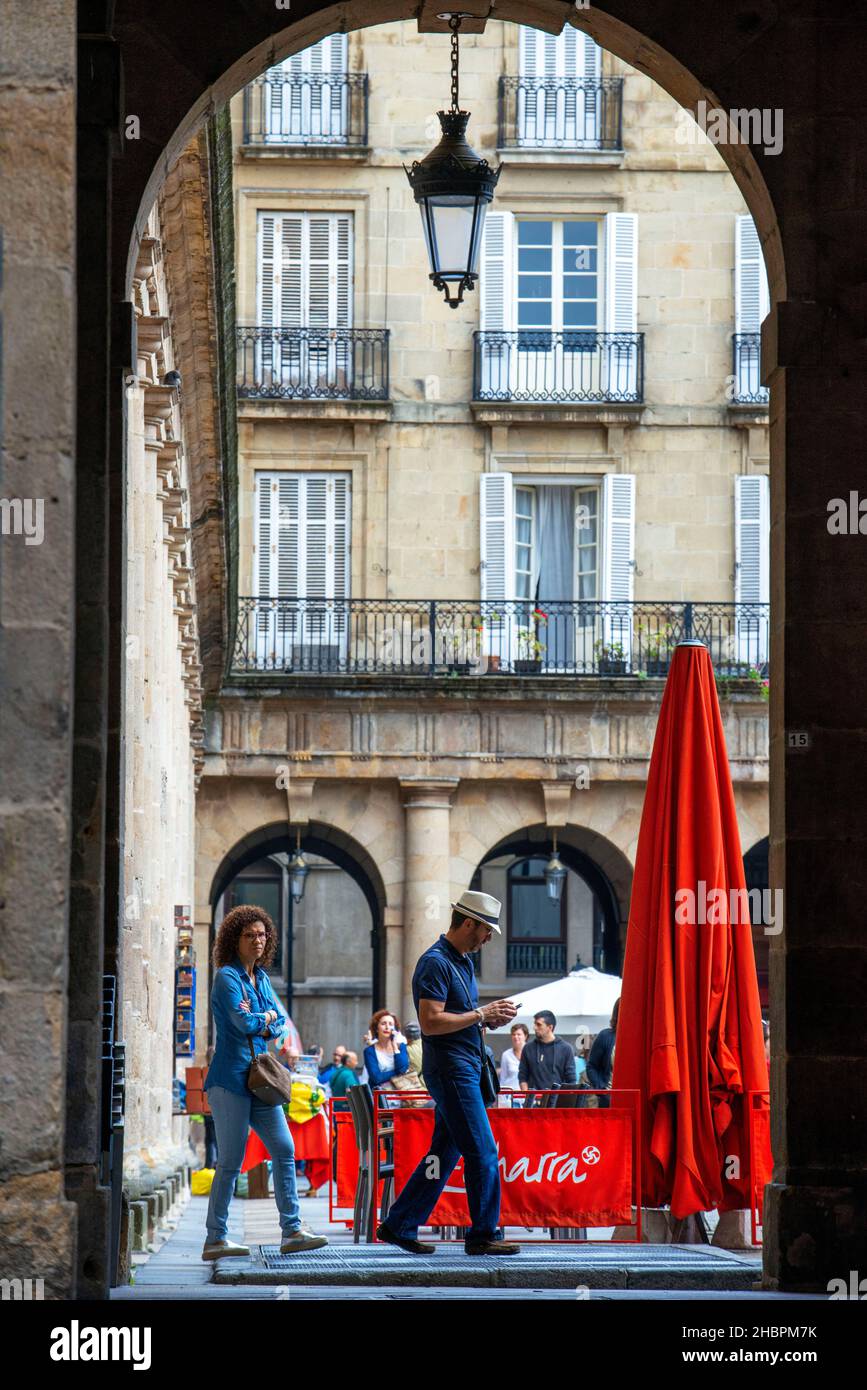 Bars in einem engen in der historischen Altstadt (Casco Viejo), Bilbao Bizkaia, Baskenland, Spanien Stockfoto