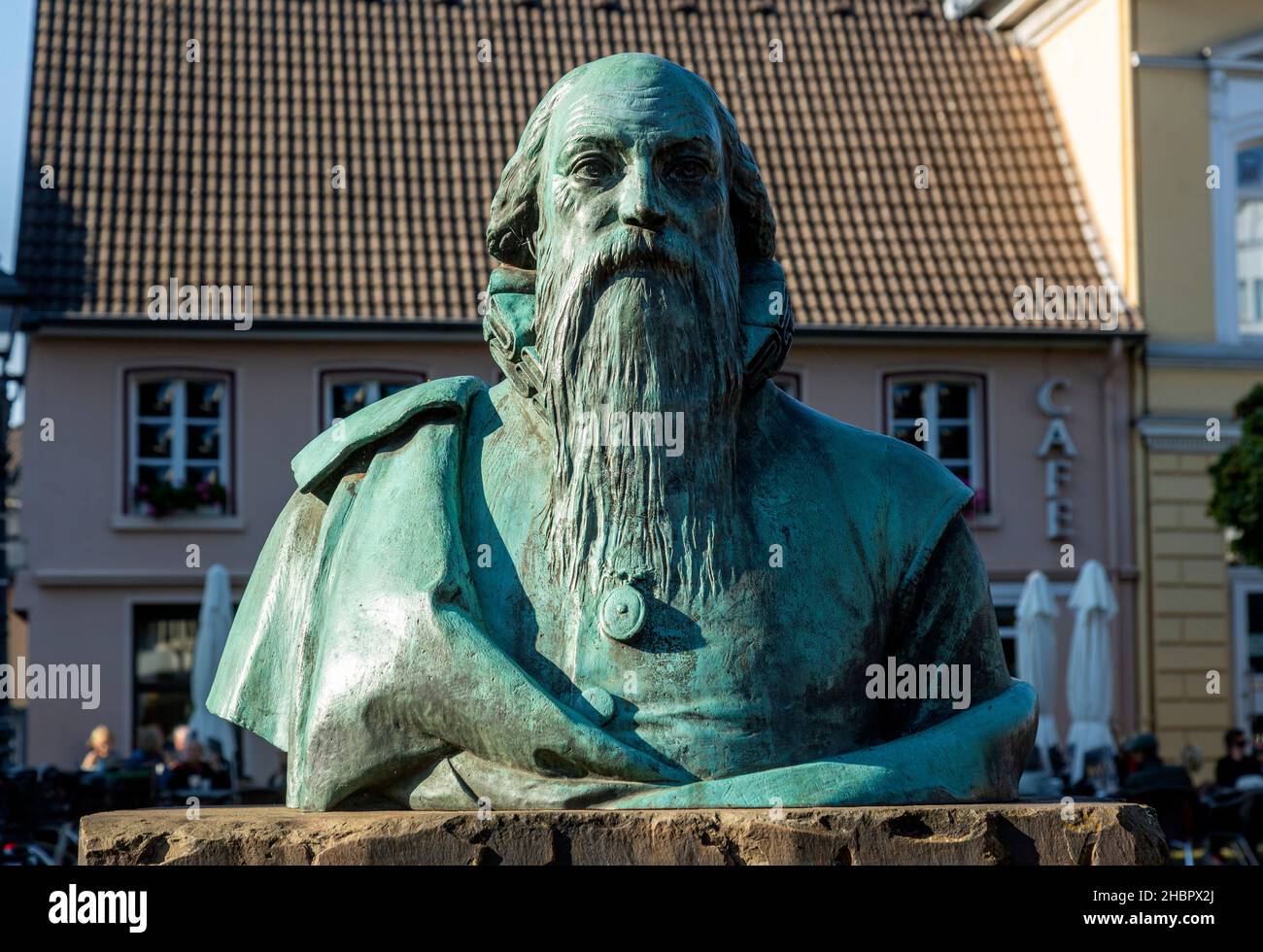 Deutschland, Hilden, Bergisches Land, Niederbergisches Land, Niederberg, Rheinland, Nordrhein-Westfalen, NRW, Denkmal für Wilhelm Fabry, Bronzebueste Stockfoto