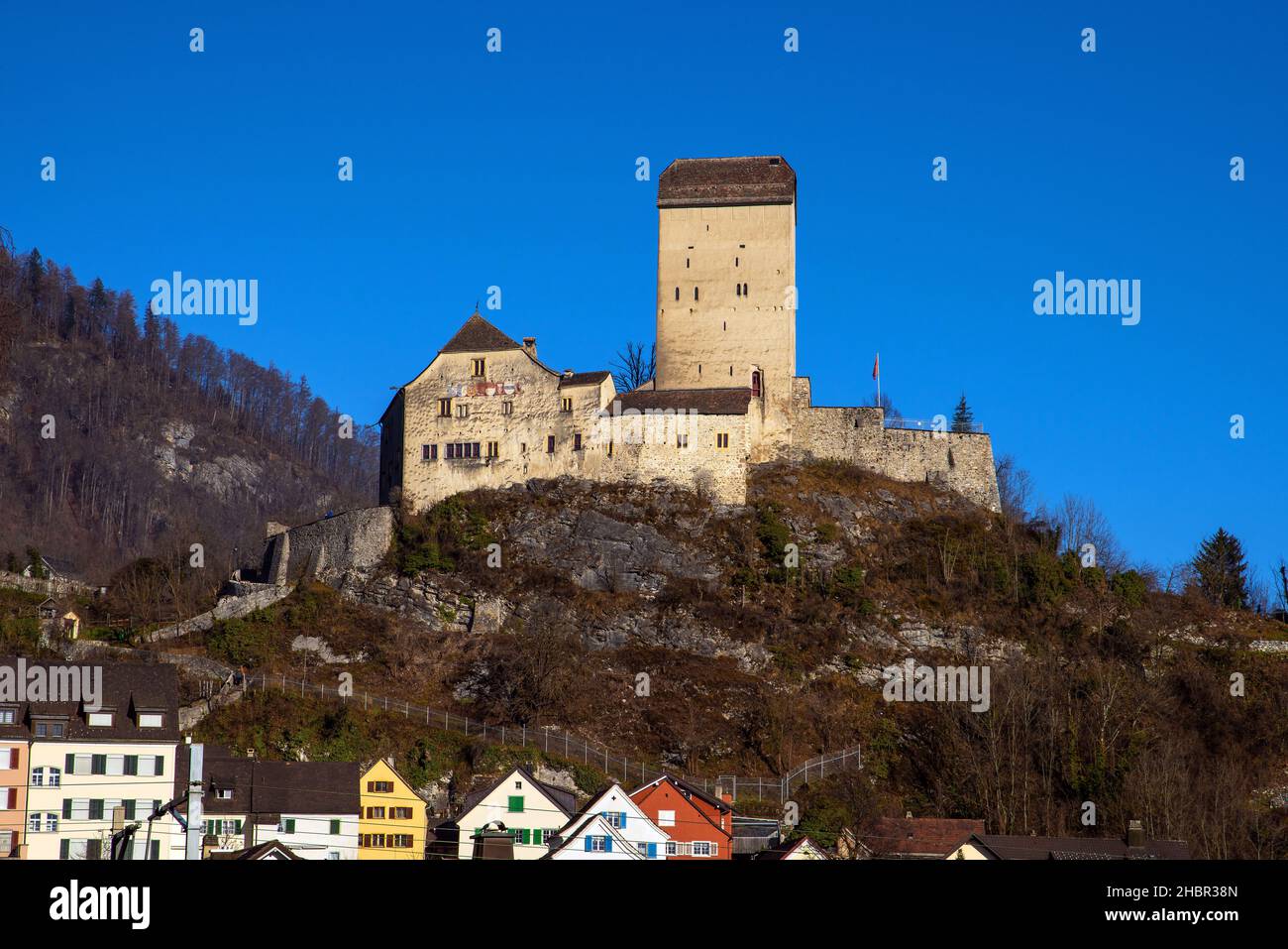 Schloss Sargans in der Gemeinde Sargans des Kantons St. Gallen in der Schweiz. Das Schloss ist ein Schweizer Kulturerbe von nationaler Bedeutung. Stockfoto