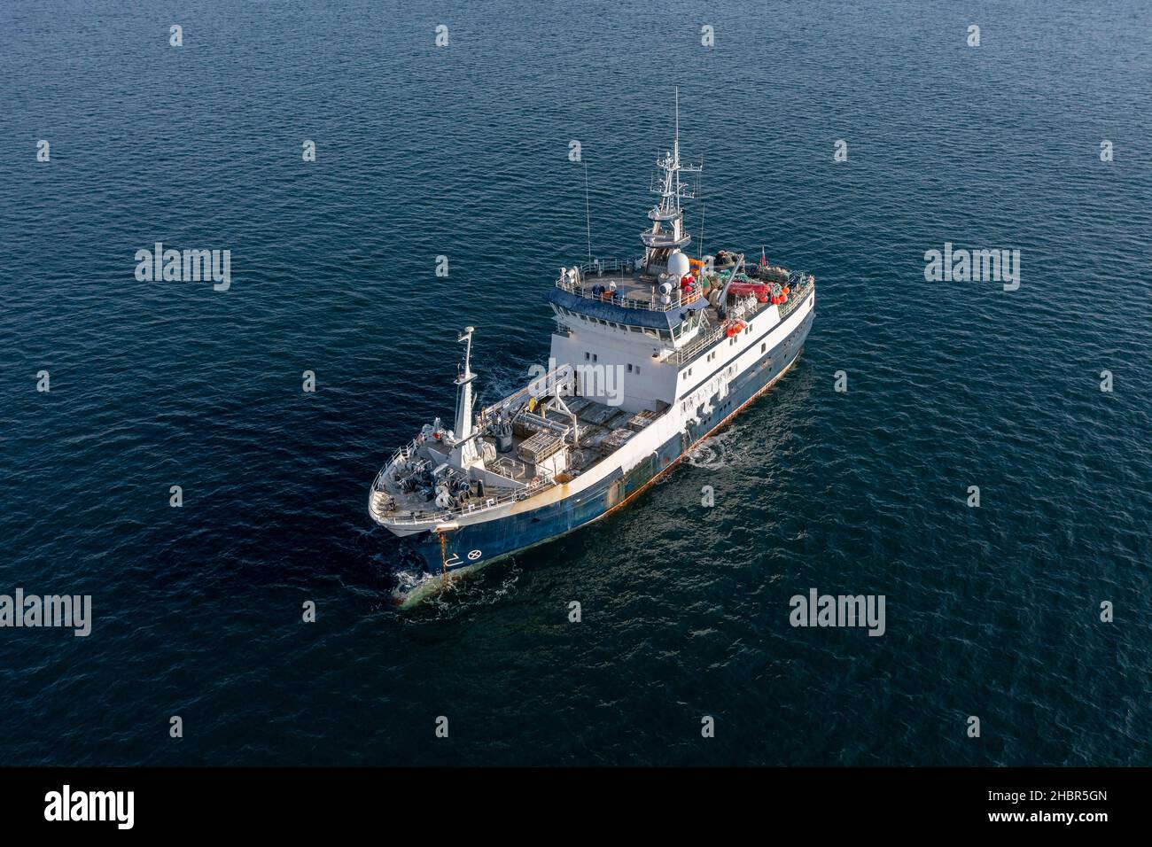 Das Meeresfischerschiff befindet sich auf See. Stockfoto