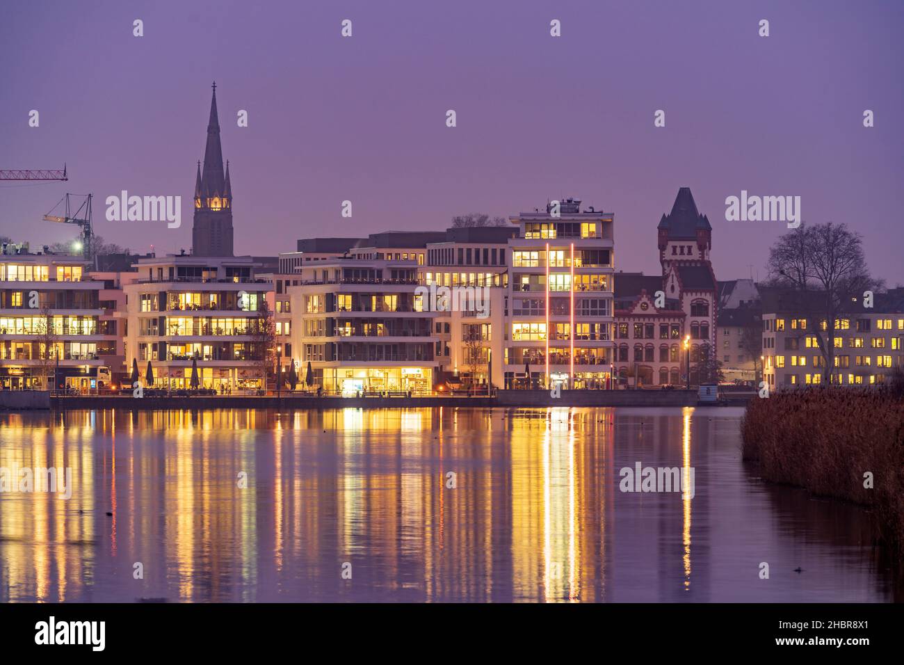 Der Phönixsee in der Abenddämmerung in Dortmund, Nordrhein-Westfalen, Deutschland, Europa | Phoenix-See in der Abenddämmerung, Dortmund, Nordrhein-Westfalen Stockfoto