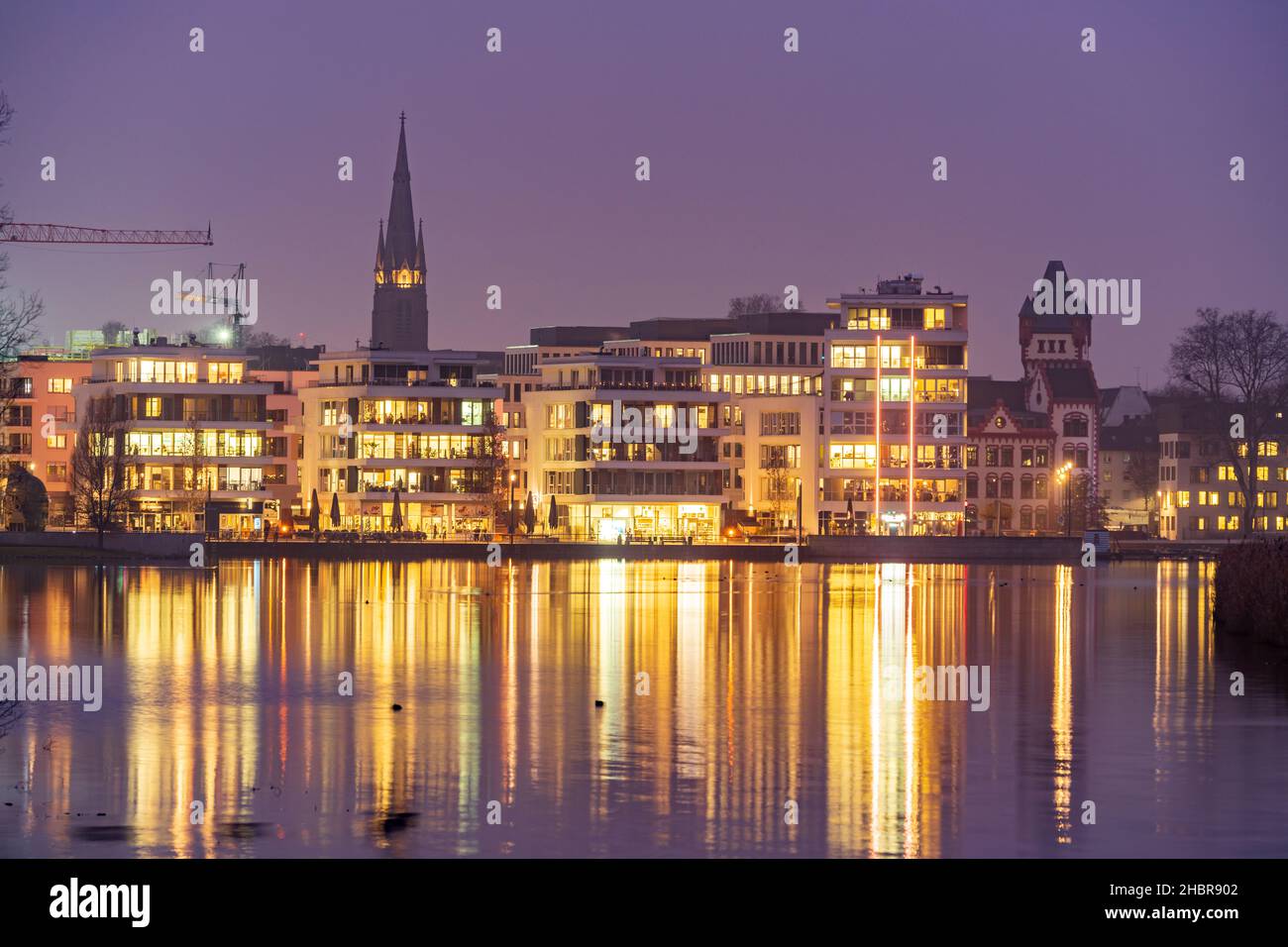 Der Phönixsee in der Abenddämmerung in Dortmund, Nordrhein-Westfalen, Deutschland, Europa | Phoenix-See in der Abenddämmerung, Dortmund, Nordrhein-Westfalen Stockfoto
