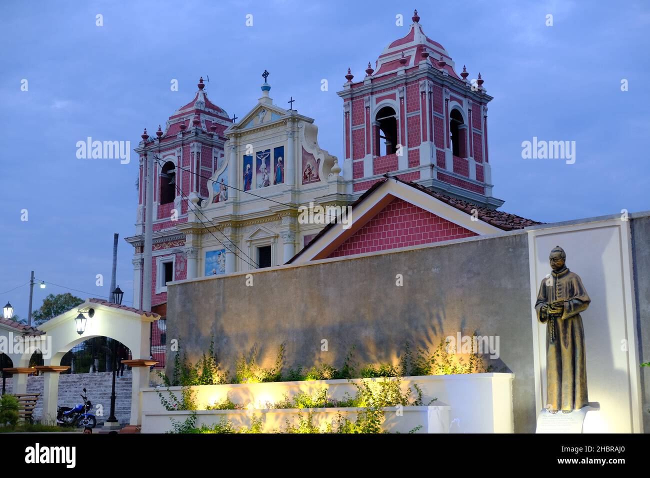 Nicaragua Leon - Kirche von Kalvarienberg - Sweet Name of Jesus - Iglesia El Calvario und Fray de Valdivieso Park Stockfoto