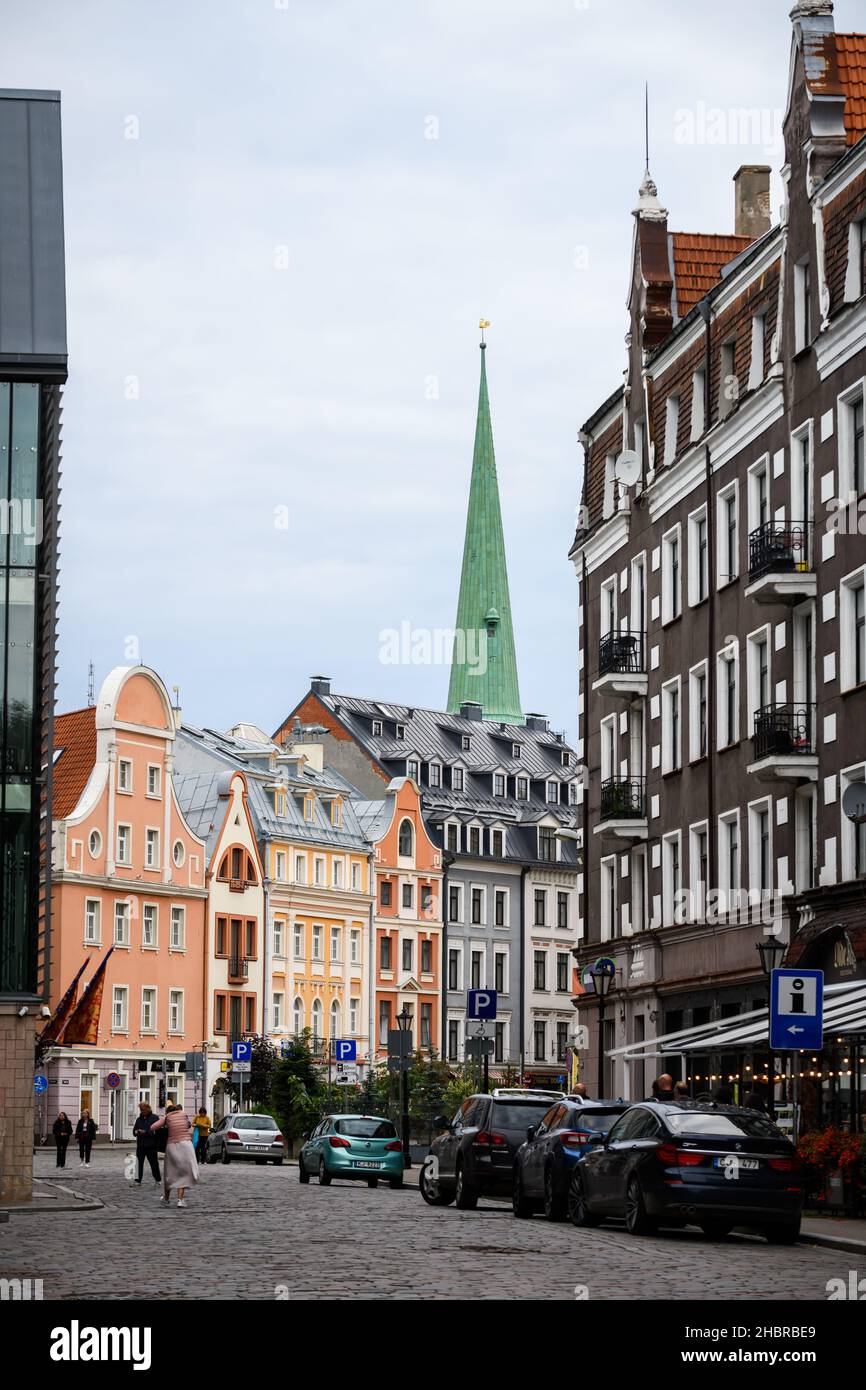 RIGA, LETTLAND. 6th. September 2021. Straßenszene in der Altstadt von Riga. Stockfoto
