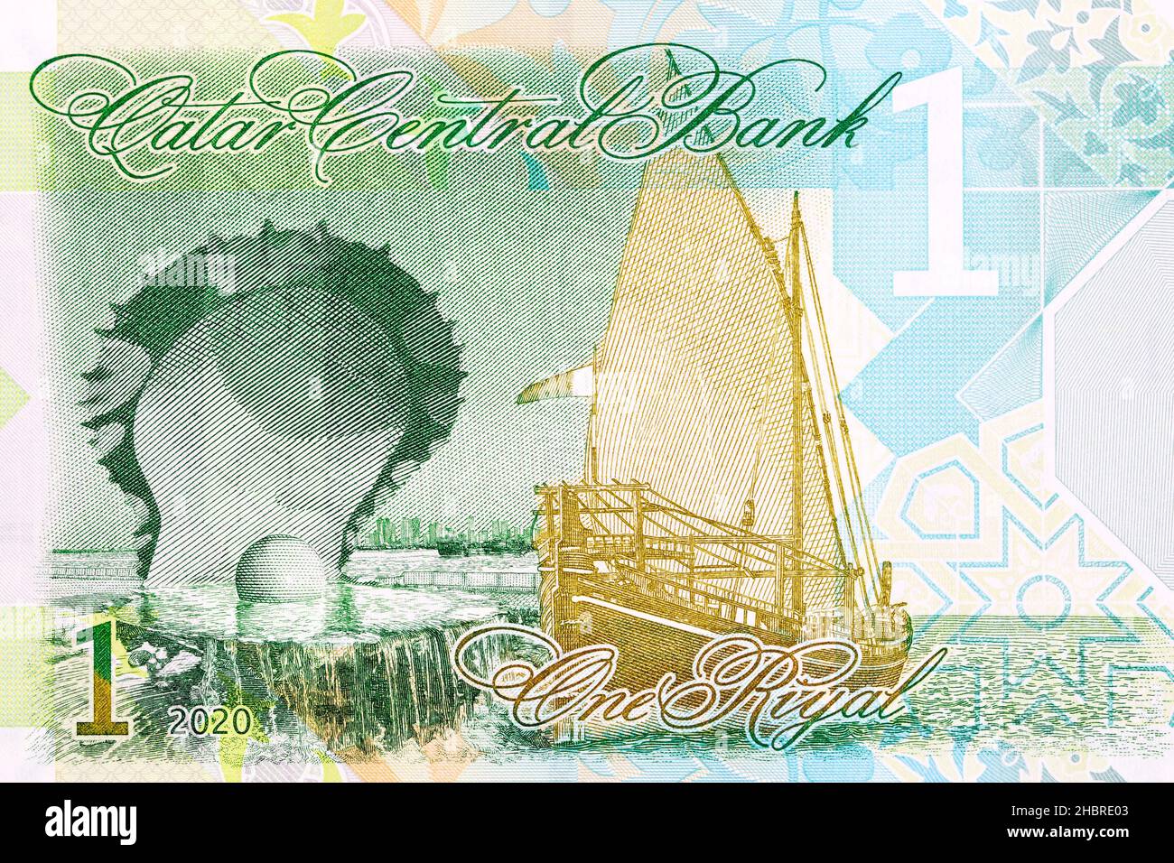Traditionelles Dhow und das Oyster and Pearl Monument aus katarischem Geld Stockfoto
