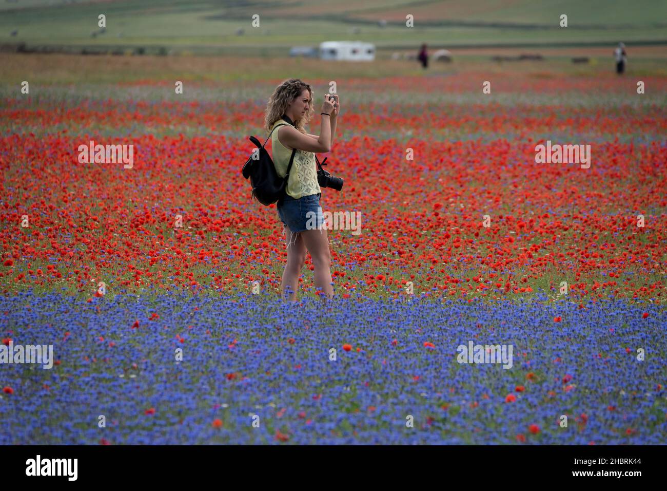 Touristen fotografieren den Nationalpark Monti Sibillini, Umbrien, Italien, Europa Stockfoto