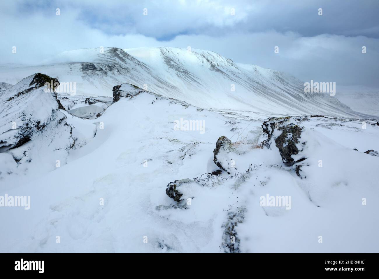 Winteransicht, Blick Richtung Osten entlang der Südküste der Halbinsel Snæfellsnesnes im westlichen Teil Islands Stockfoto