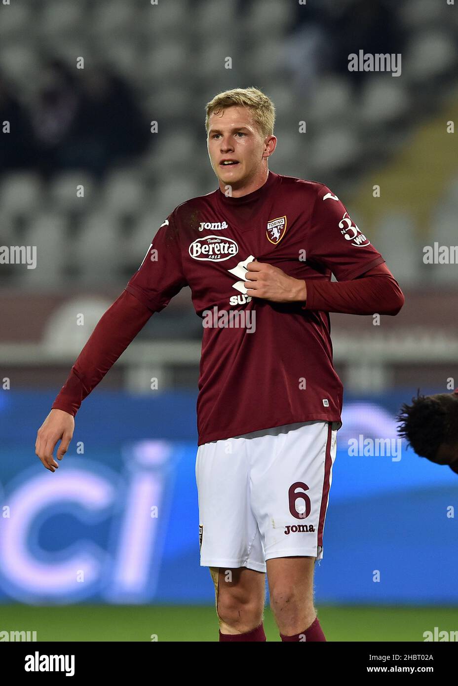 David Zima vom FC Turin in Aktion während des Spiels der Serie A 2021/22 zwischen dem FC Turin und dem FC Hellas Verona im Olimpico Grande Torino Stadium auf Decembe Stockfoto