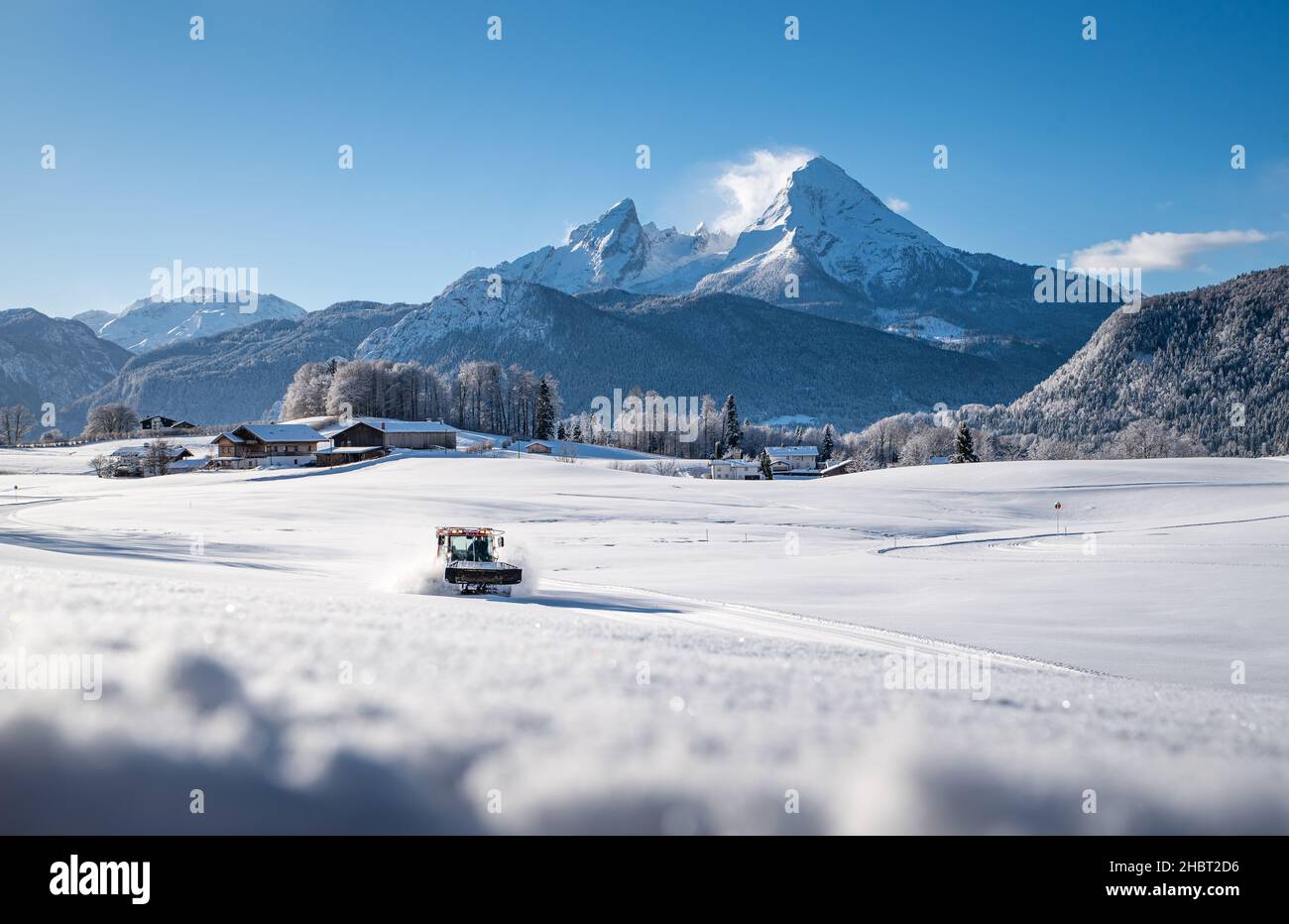 Pistenraupe bereitet eine Loipe vor, Berchtesgaden, Bayern, Deutschland Stockfoto