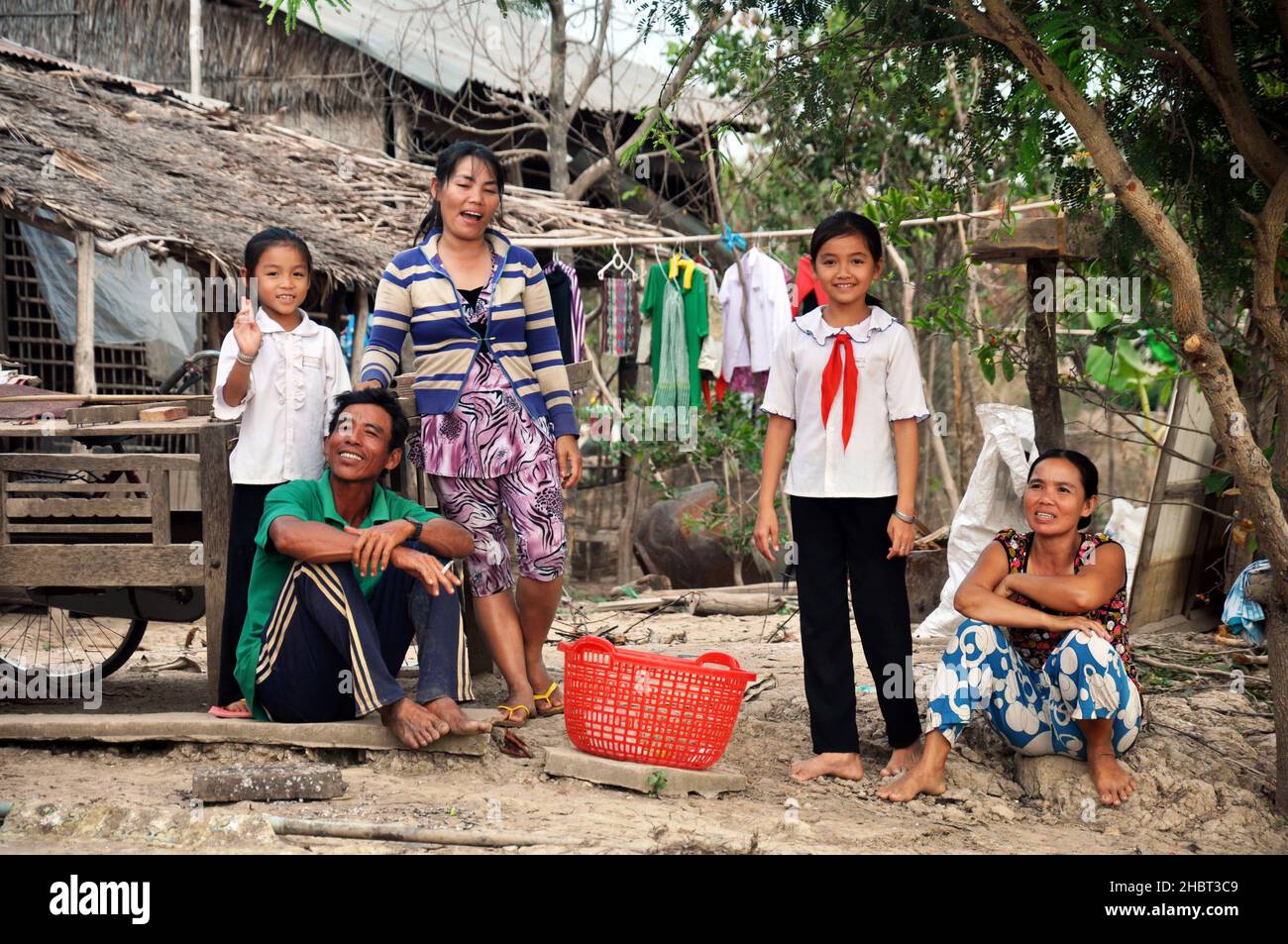 2010s Vietnam: Eine arme Familie in Long an Province Vietnam, die Hochwasserhilfe erhielt, ca. 10. Januar 2012 Stockfoto