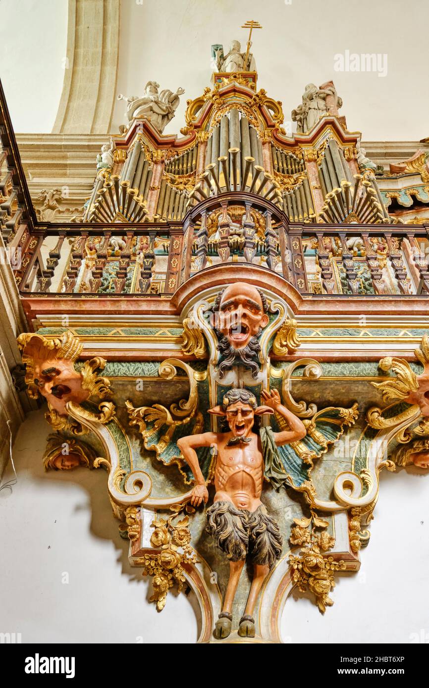 Die Orgel des Klosters von São Miguel de Refojos de Basto, ein Juwel des barocken Stils im Norden des Landes, Cabeceiras de Basto. Minho, Po Stockfoto