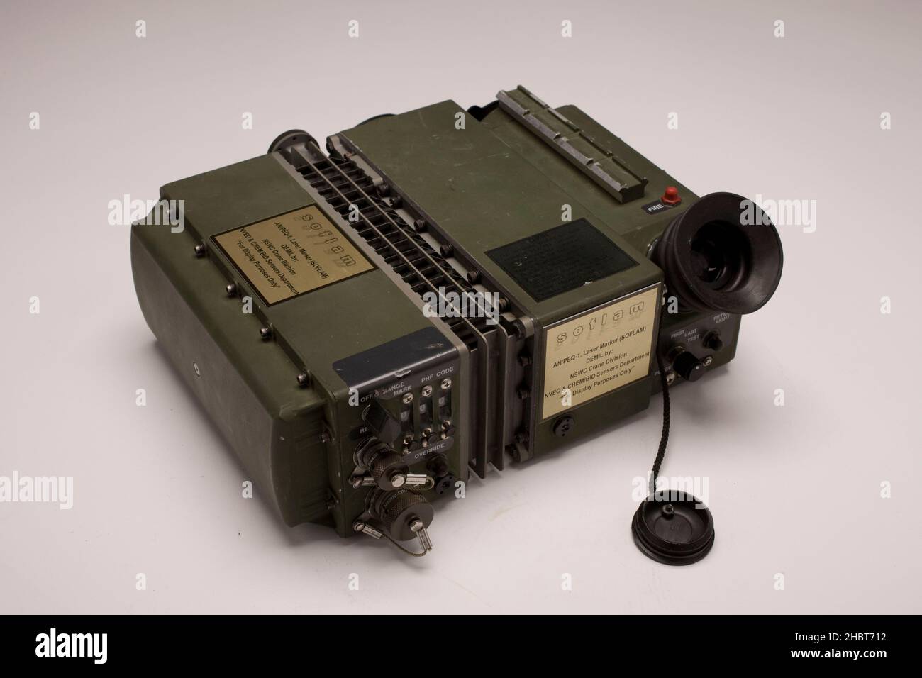 US Special Operations Forces in Afghanistan verwendeten das AN/PEQ-1A SOFLAM, um die genaue Lieferung von Kampfmitteln zu steuern. Das SOFLAM war ein wichtiges Instrument im Kampf um Tora Bora, wo ein CIA-Team der US-Spezialeinheiten 72 Stunden lang unablässige Luftangriffe leitete – manchmal gefährlich nahe an ihrer eigenen Position – und Hunderte von al-Qaida-Terroristen tötete Stockfoto