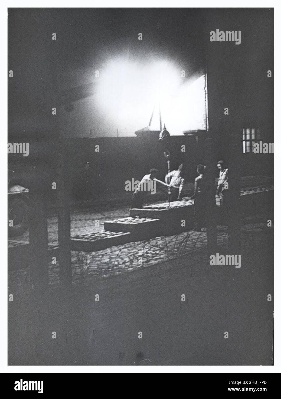 18. September 1961. Der Bau der Berliner Mauer geht Tag und Nacht weiter Stockfoto