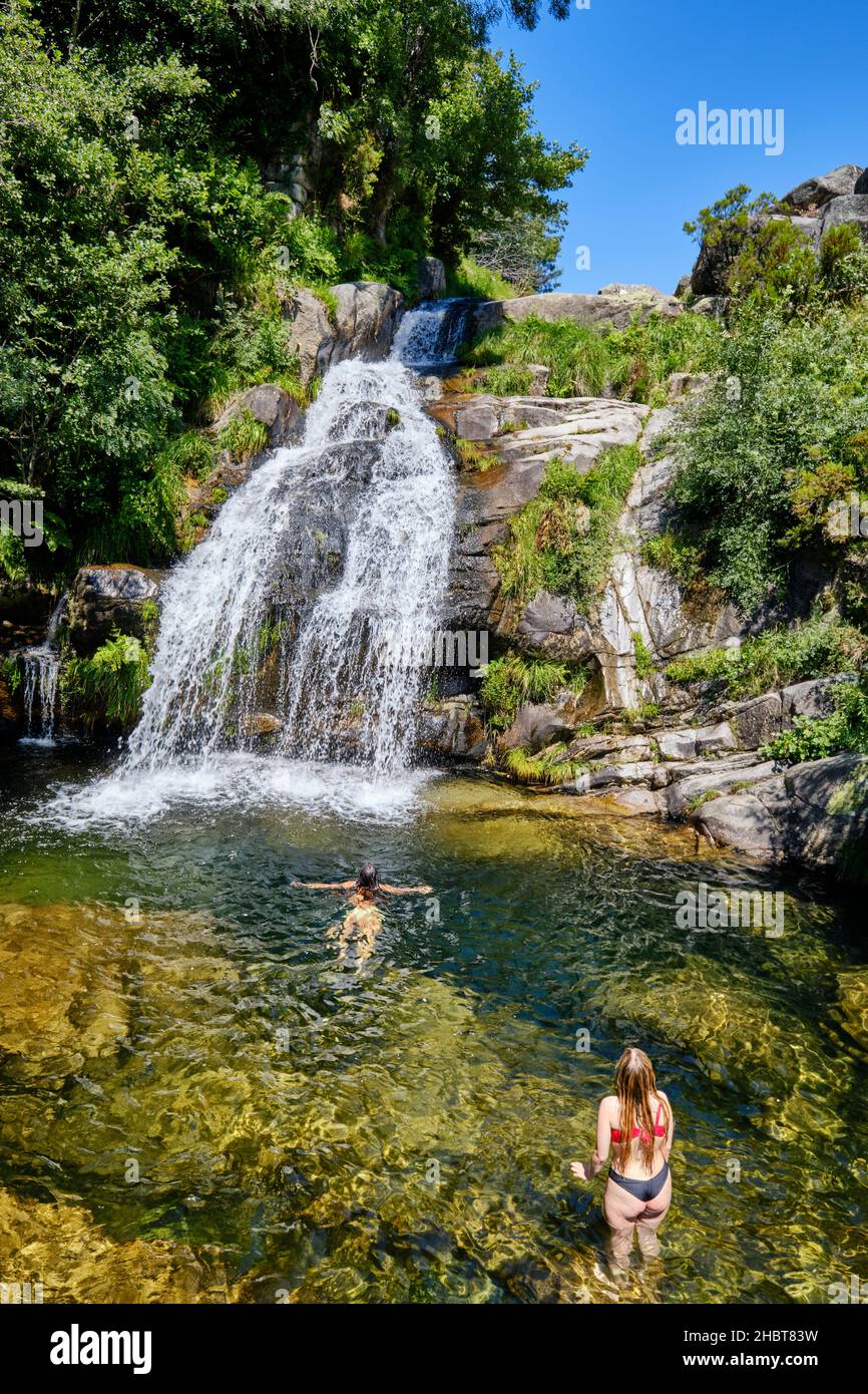 Wasserfall in der Nähe von Galegos da Serra, Alvao Naturpark. Tras os Montes, Portugal Stockfoto