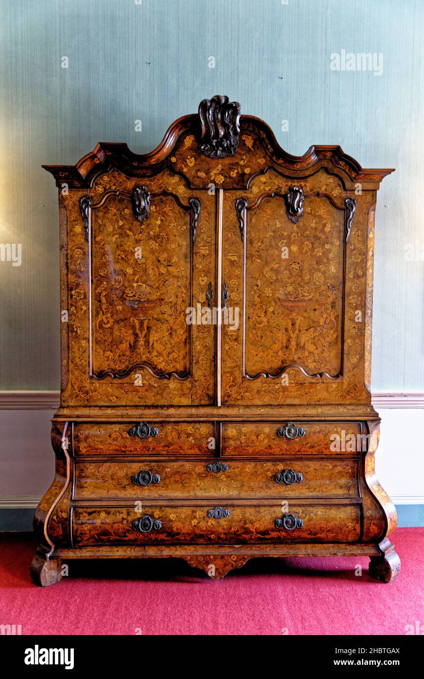 Antike alte Vintage-Garderobe im Culzean Castle - Maybole in Ayrshire Scotland, Vereinigtes Königreich. 22nd vom Juli 2021 Stockfoto