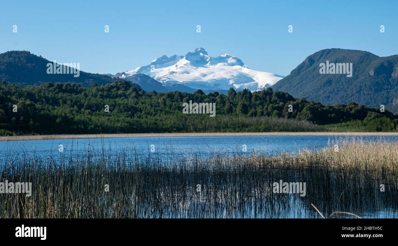 Berg Tronador, Landschaftsansicht seit See in Bariloche Patagonia Argentinien Stockfoto