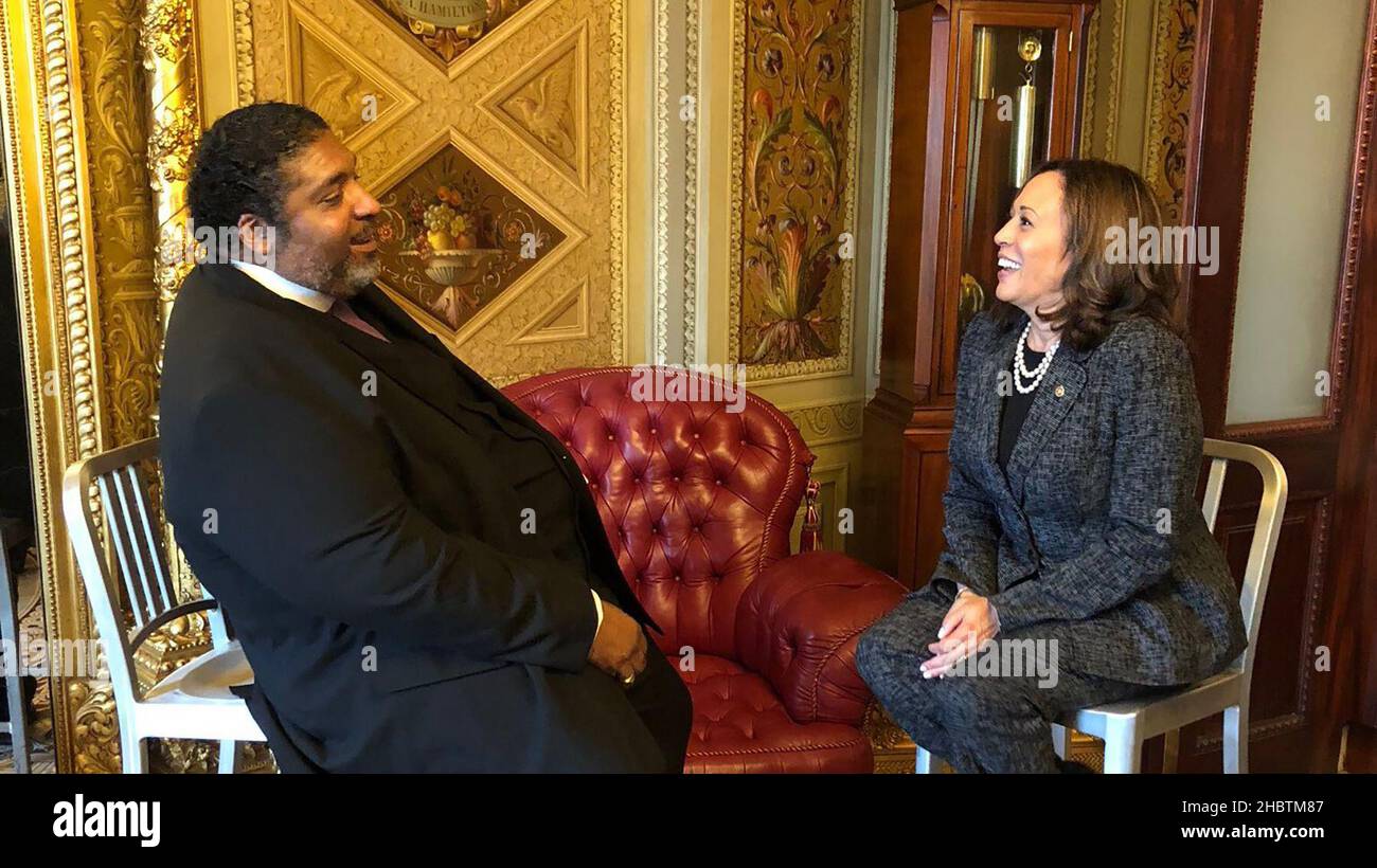 Senator Kamala Harris lacht mit Reverend William Barber II Ca. 24. Juli 2018 Stockfoto
