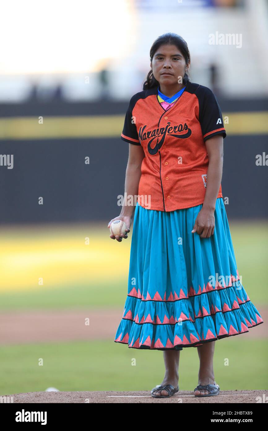 María Lorena Ramírez Hernández corredora de fondo mexicana de la comunidad Indígena rarámuri se presento en el estadio Sonora para el lanzamiento de l Stockfoto