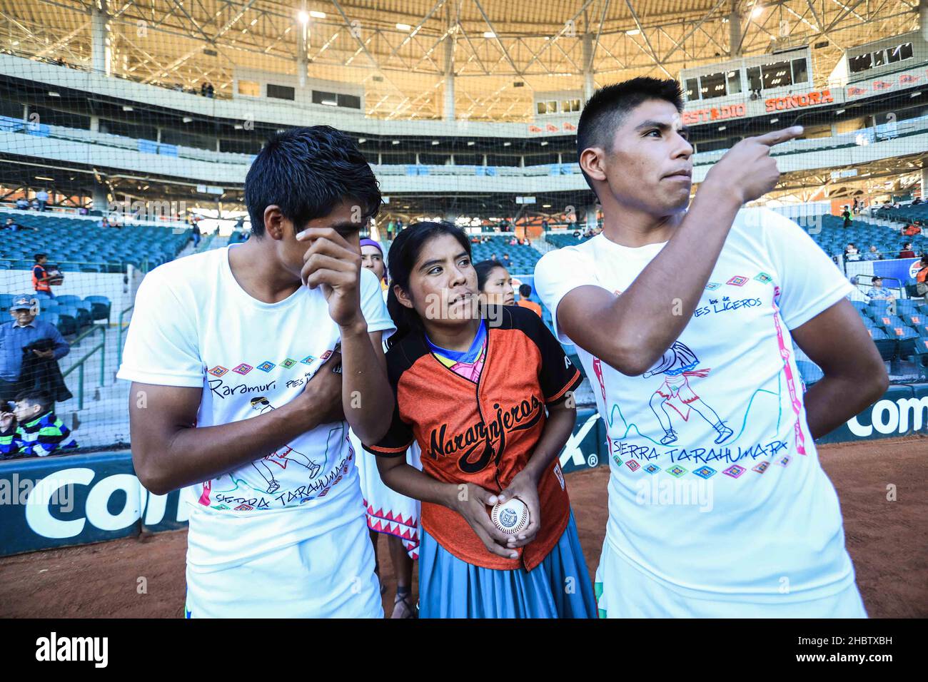 María Lorena Ramírez Hernández corredora de fondo mexicana de la comunidad Indígena rarámuri se presento en el estadio Sonora para el lanzamiento de l Stockfoto
