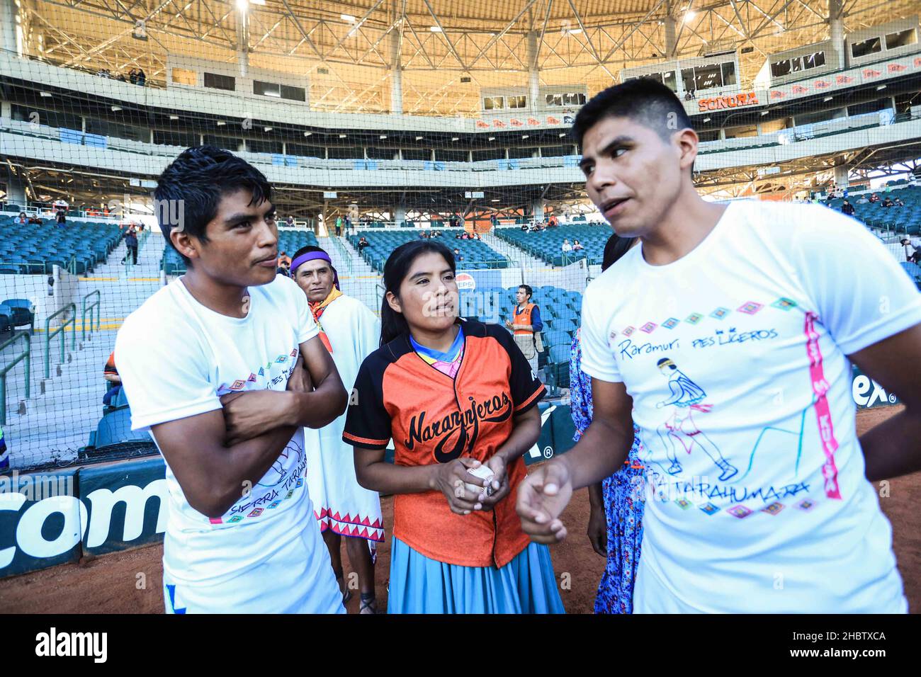 María Lorena Ramírez Hernández corredora de fondo mexicana de la comunidad Indígena rarámuri se presento en el estadio Sonora para el lanzamiento de l Stockfoto