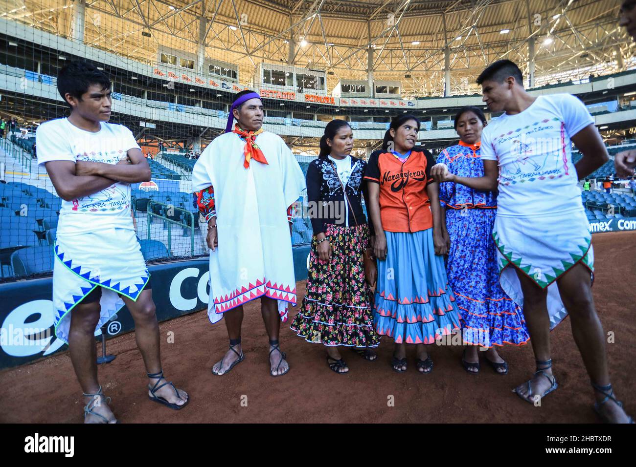 María Lorena Ramírez Hernández corredora de fondo mexicana de la comunidad Indígena rarámuri se presento en el estadio Sonora para el lanzamiento de l Stockfoto