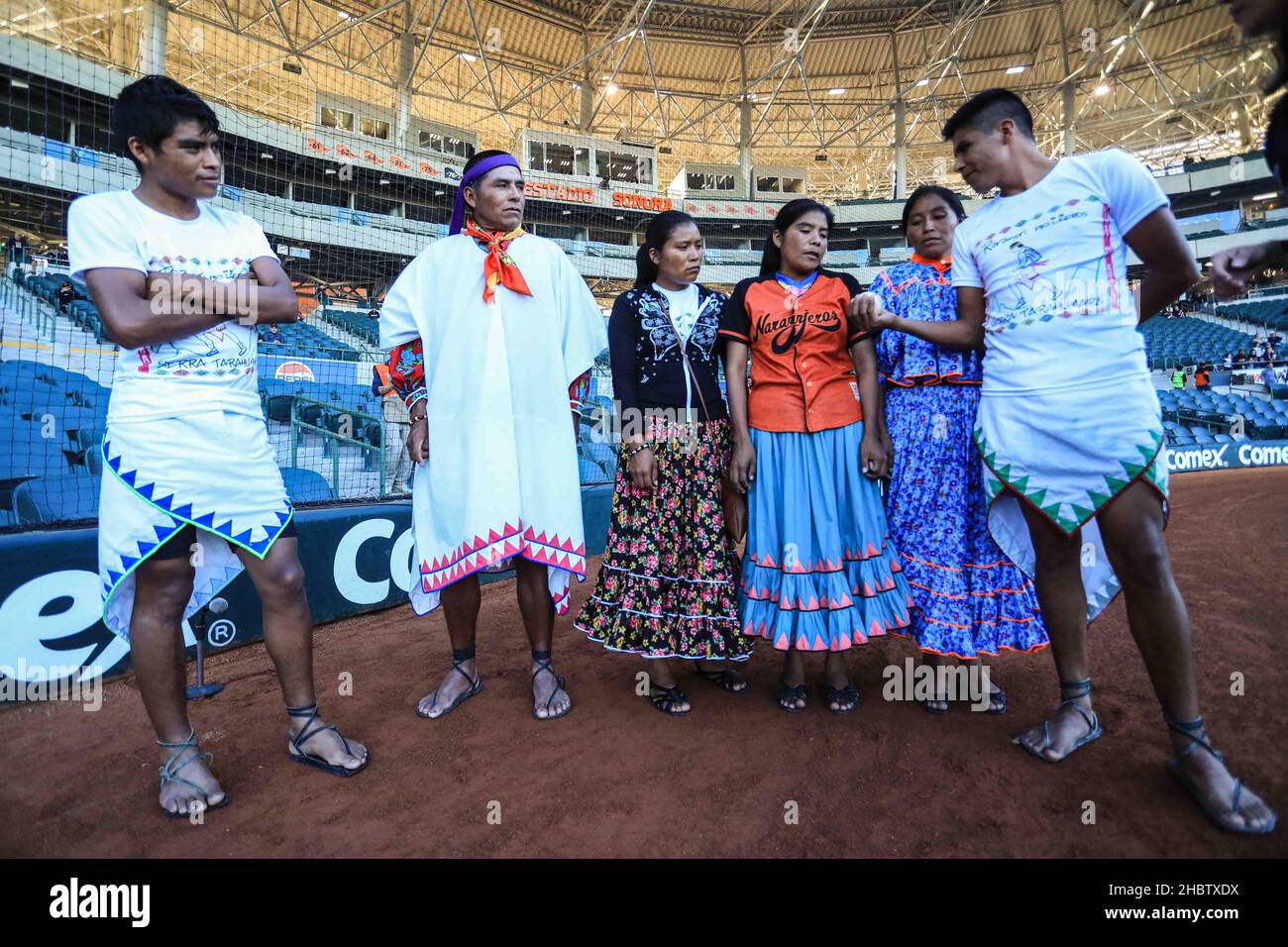 María Lorena Ramírez Hernández corredora de fondo mexicana de la comunidad Indígena rarámuri se presento en el estadio Sonora para el lanzamiento de l Stockfoto