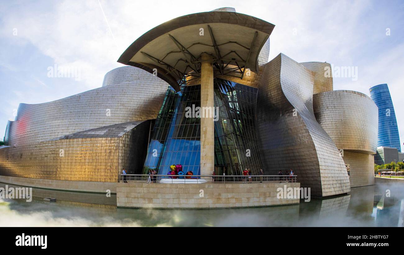 Bilbao, Baskenland, Spanien. September 2017. Hauptfassade des Guggenheim Museum of Contemporary Art Bilbao, entworfen vom Architekten Frank O. Gehry. façade Stockfoto