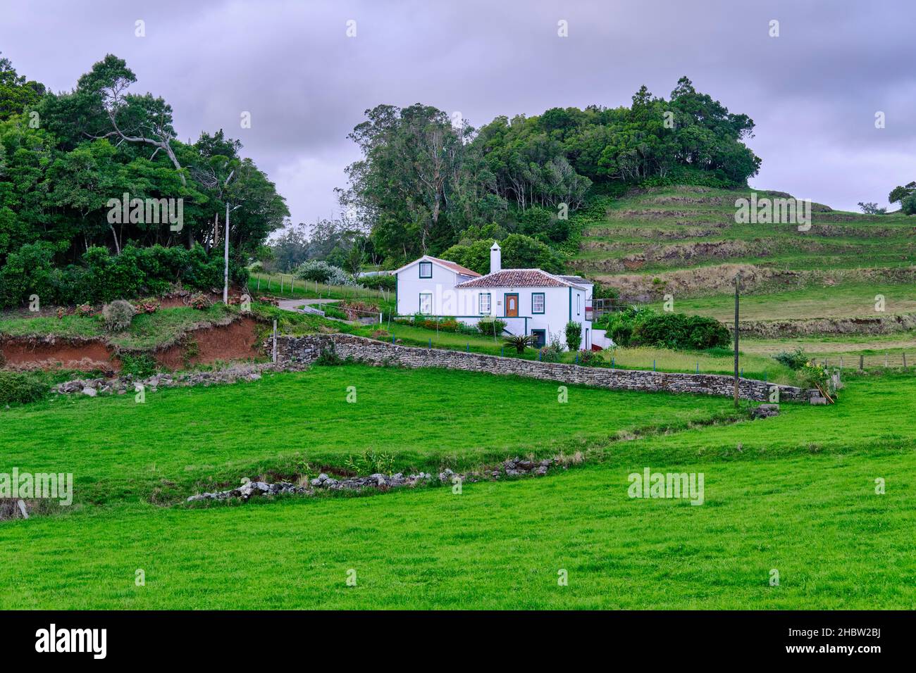 Terra do Raposo Gemeinde. Traditionelle Bauernhäuser. Santa Maria Insel, Azoren. Portugal Stockfoto